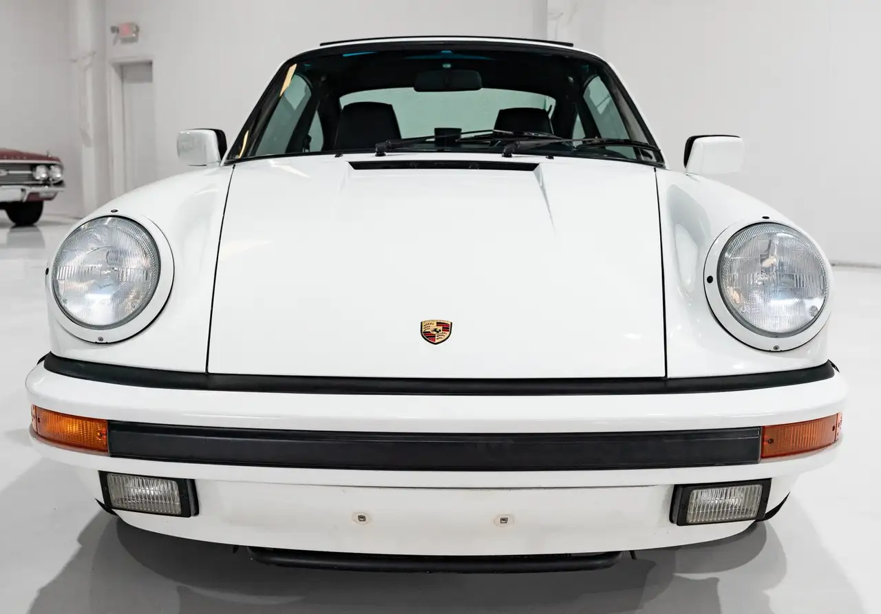 Porsche 911 CARRERA 3.2 SUNROOF COUPE (G50 FIVE-SPEED, ONLY 35,950 MILES) G50 FIVE-SPEED, ONLY 35,950 MILES, foto 4