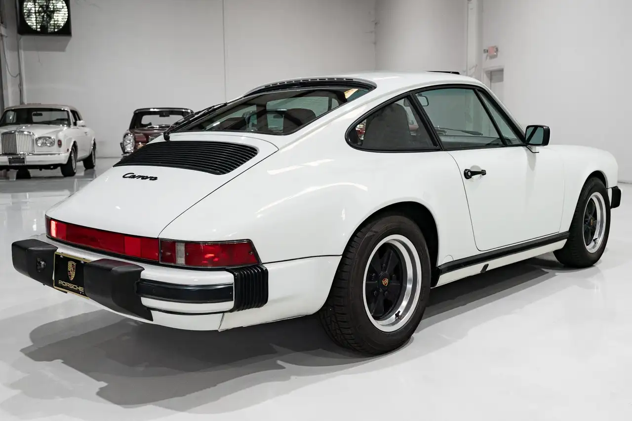 Porsche 911 CARRERA 3.2 SUNROOF COUPE (G50 FIVE-SPEED, ONLY 35,950 MILES) G50 FIVE-SPEED, ONLY 35,950 MILES, foto 7