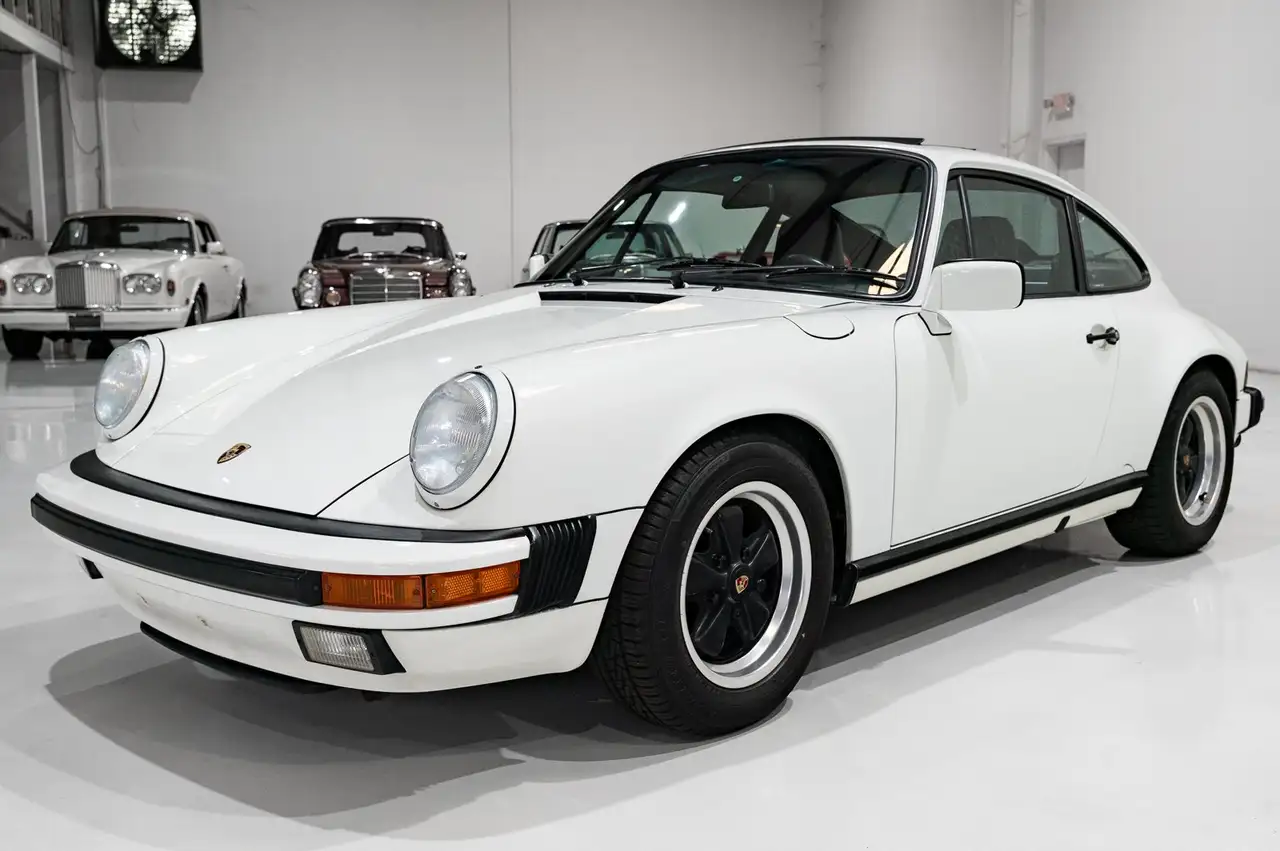 Porsche 911 CARRERA 3.2 SUNROOF COUPE (G50 FIVE-SPEED, ONLY 35,950 MILES) G50 FIVE-SPEED, ONLY 35,950 MILES, foto 3