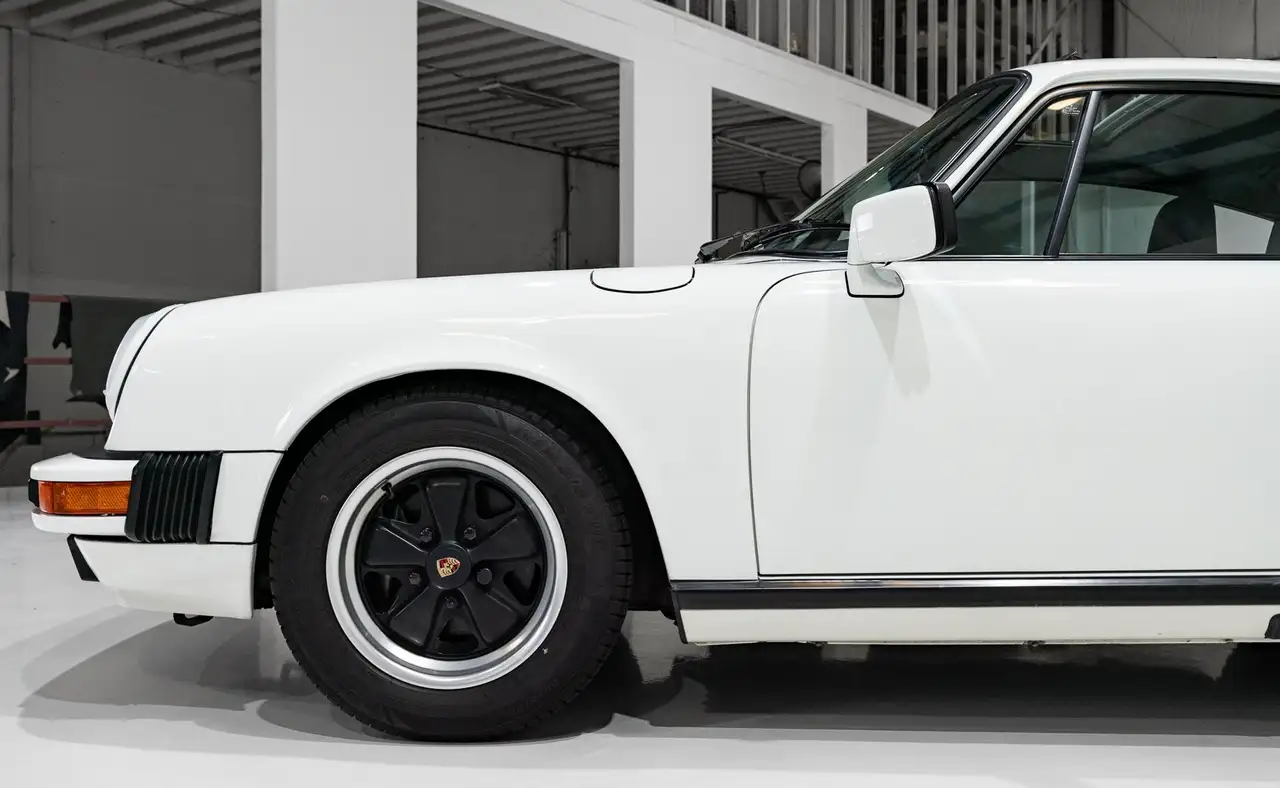 Porsche 911 CARRERA 3.2 SUNROOF COUPE (G50 FIVE-SPEED, ONLY 35,950 MILES) G50 FIVE-SPEED, ONLY 35,950 MILES, foto 11