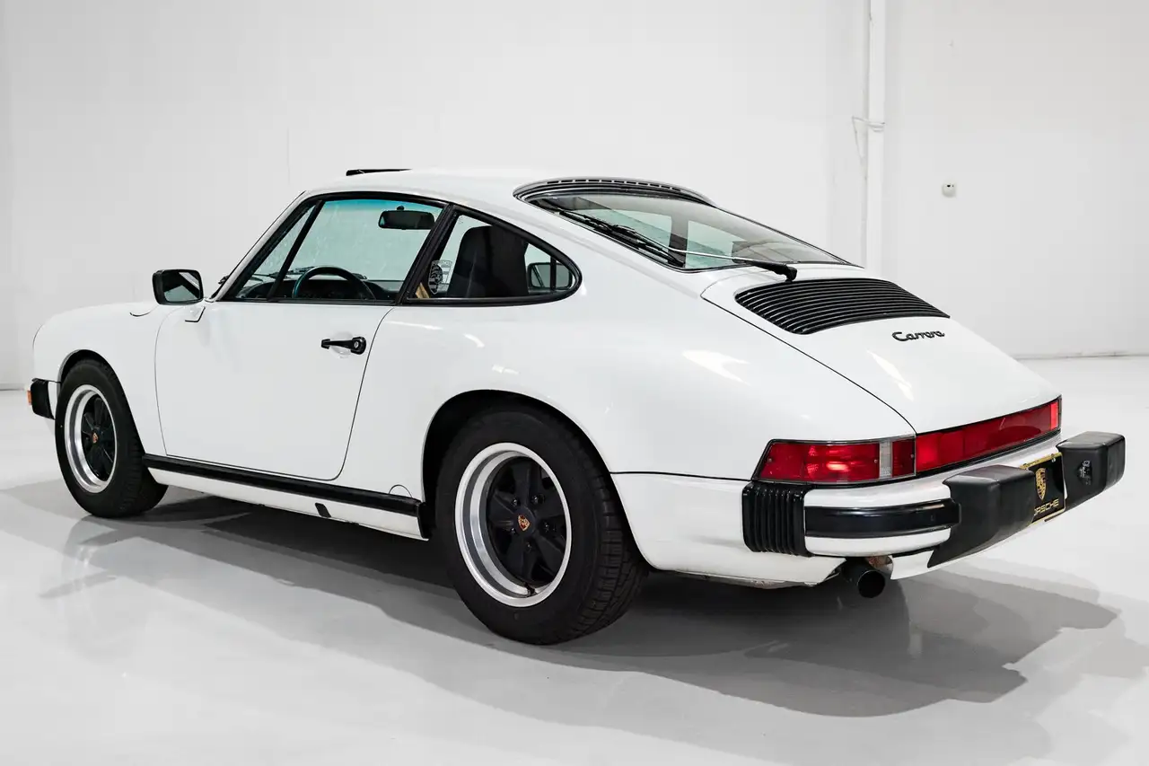 Porsche 911 CARRERA 3.2 SUNROOF COUPE (G50 FIVE-SPEED, ONLY 35,950 MILES) G50 FIVE-SPEED, ONLY 35,950 MILES, foto 9