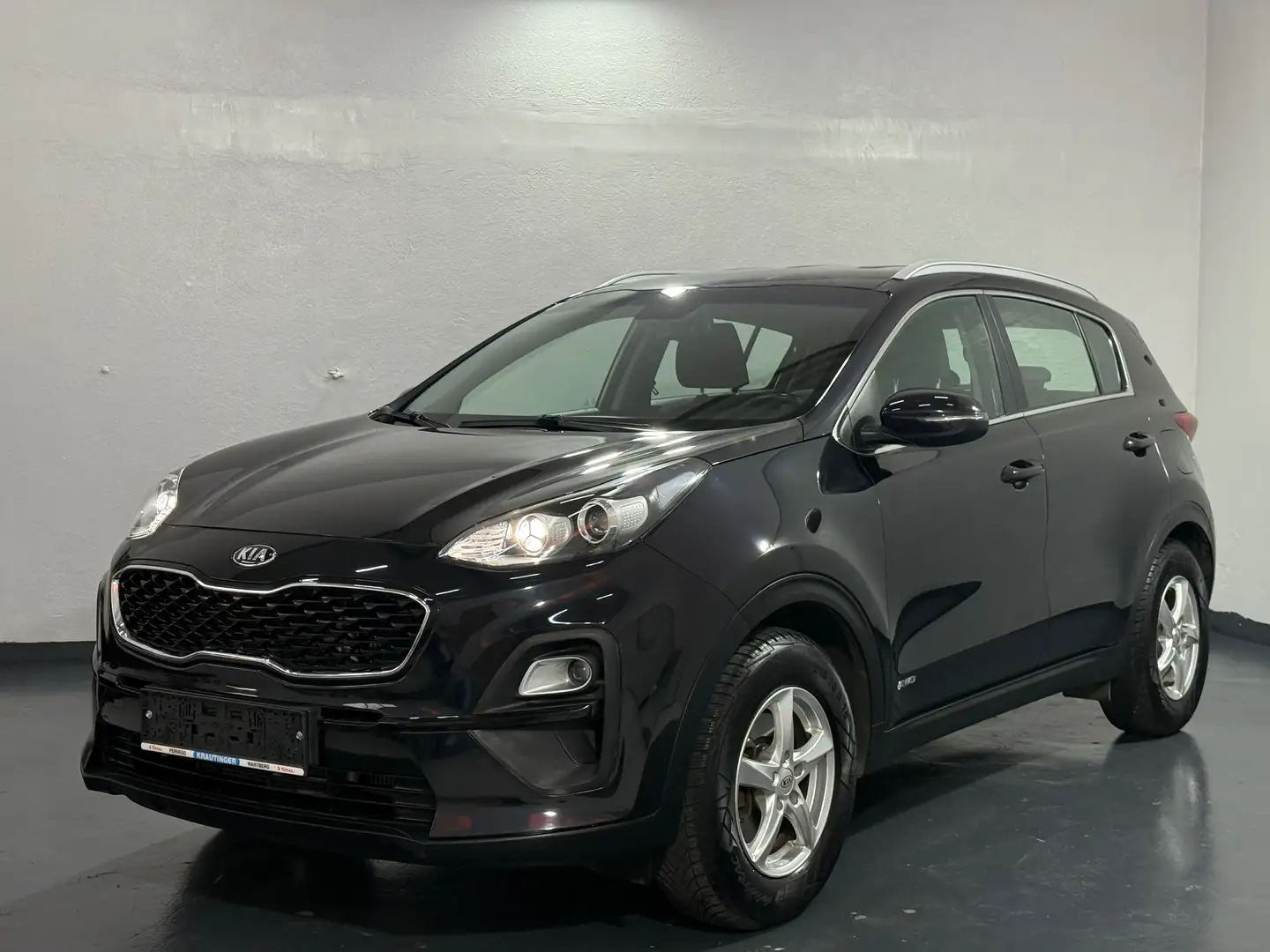 Kia Sportage Sportage 1,6 CRDI SCR MHD AWD Silber Silber Schwarz - 1
