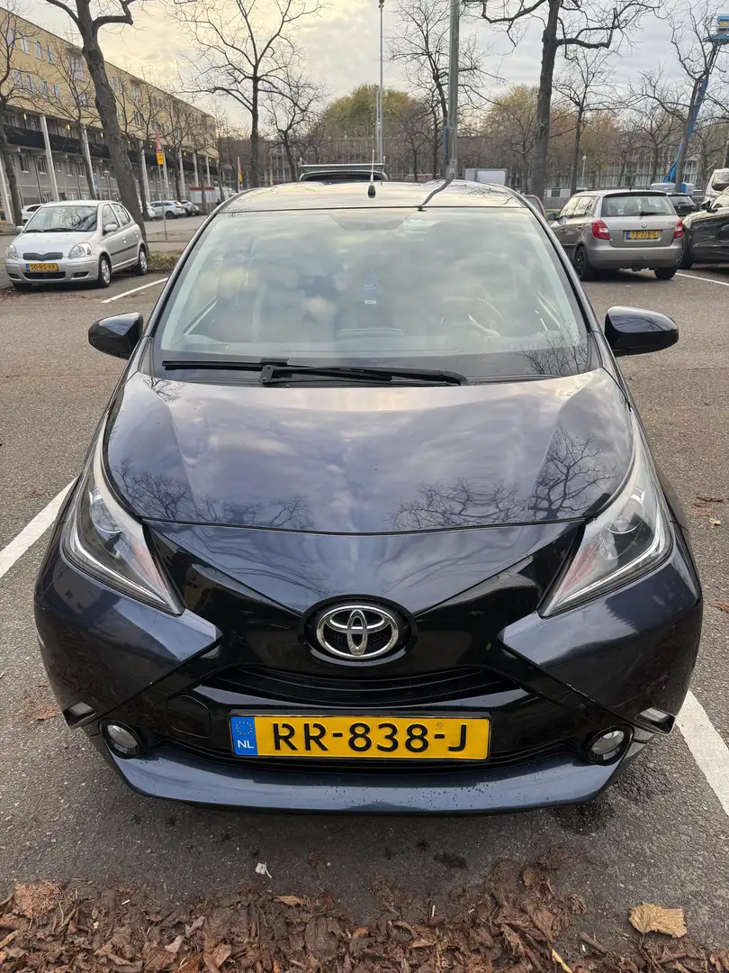 Toyota Aygo 1.0 VVT-i x-play Blauw - 1