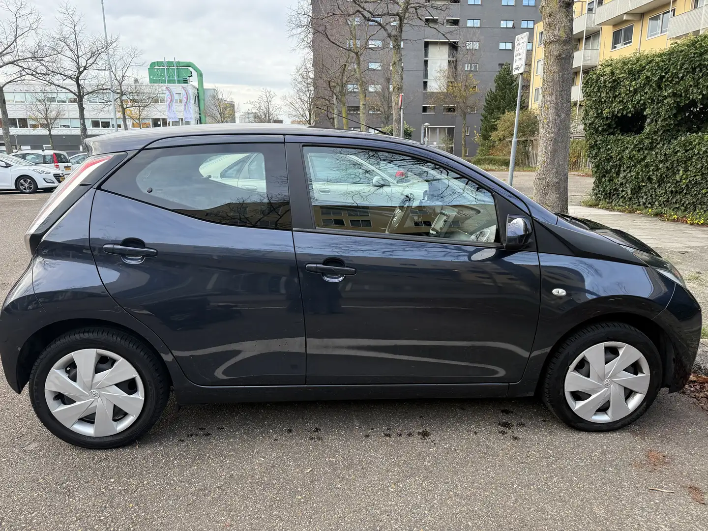 Toyota Aygo 1.0 VVT-i x-play Blauw - 2