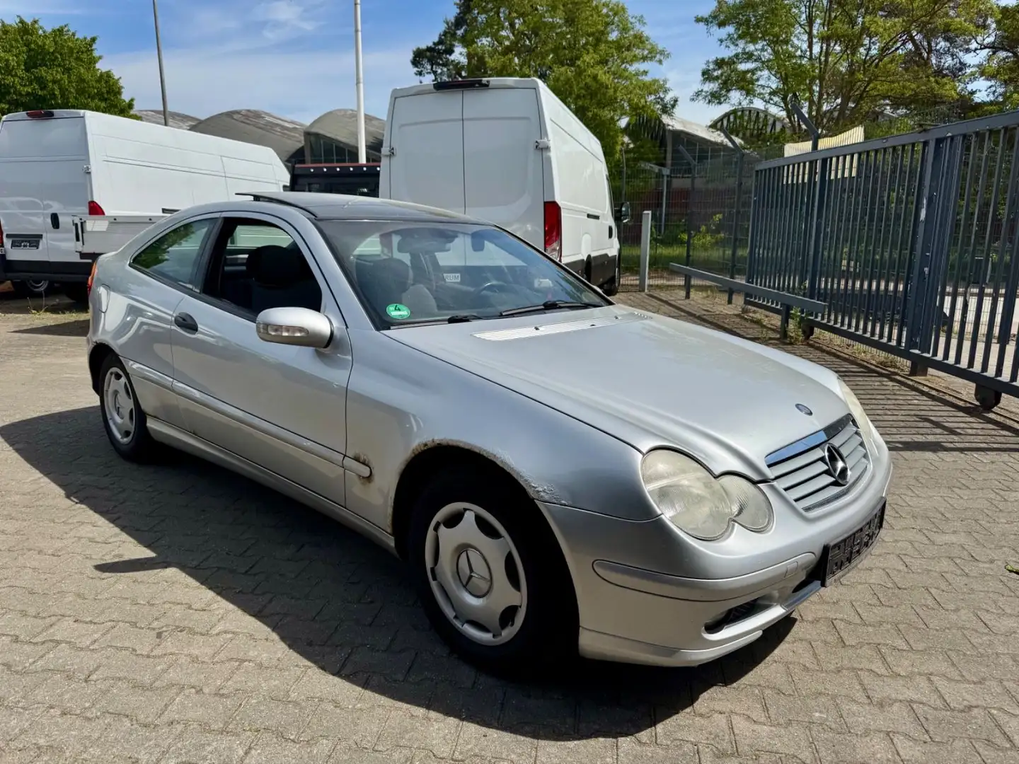 Mercedes-Benz C 180 COUPE AVANTGARDE KLIMAAUT PANO TÜV 11/2025 Argent - 2