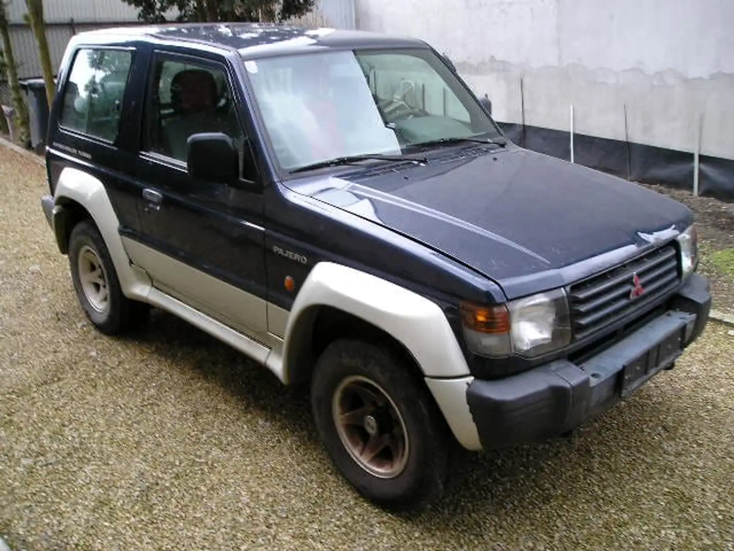 Mitsubishi Pajero V24 2.5 TDi Blau - 1