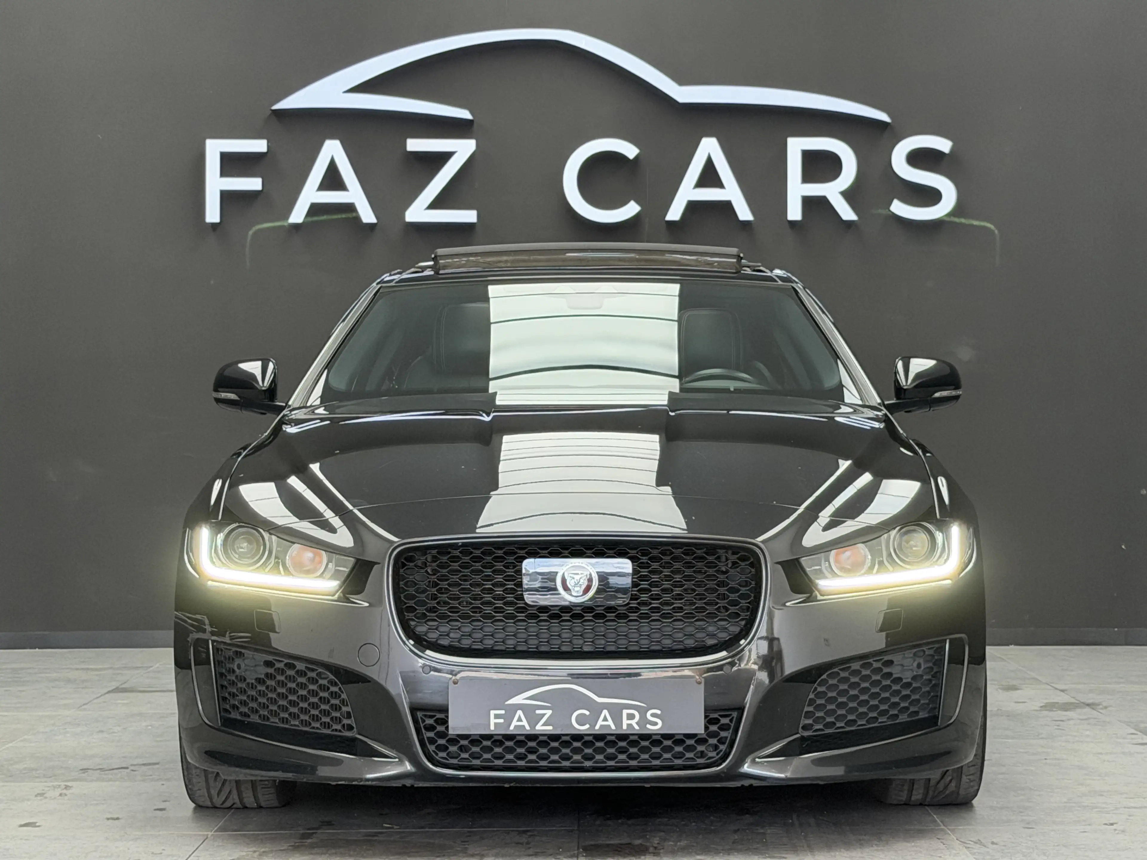 Jaguar XE 2.0 T Landmark Edition * 1ER PROP + CUIR + GPS * — photo 3