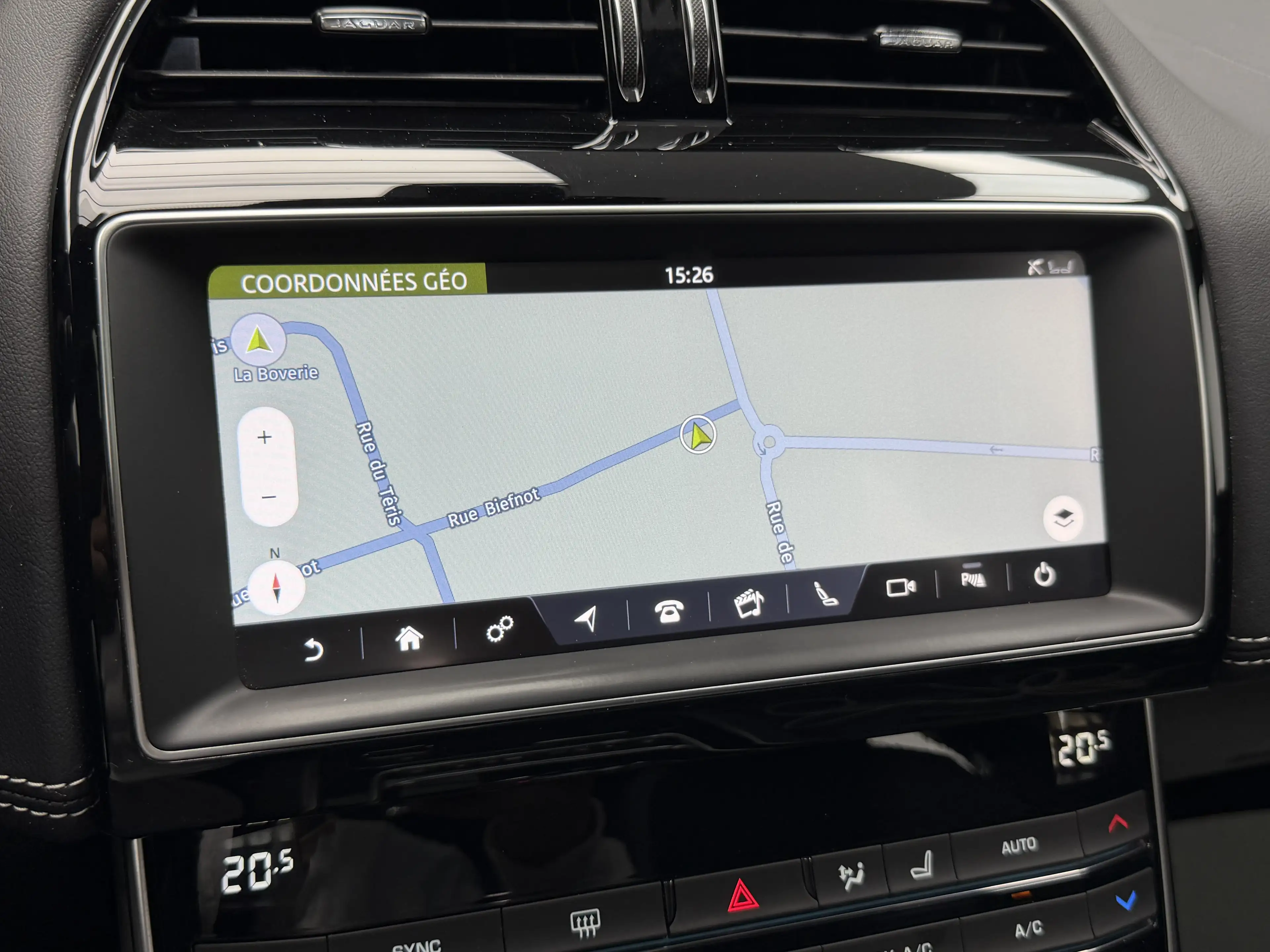 Jaguar XE 2.0 T Landmark Edition * 1ER PROP + CUIR + GPS * — photo 13