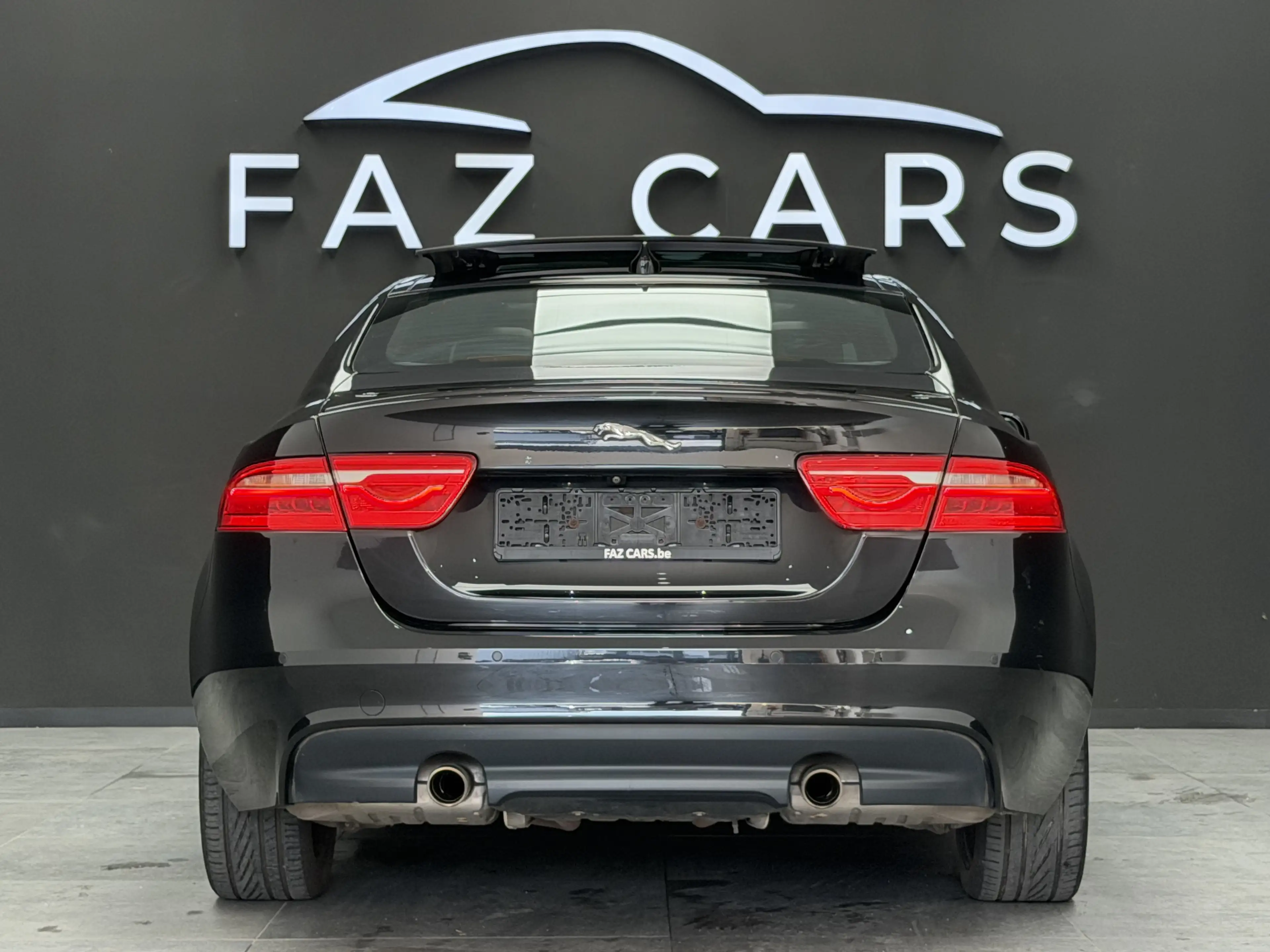 Jaguar XE 2.0 T Landmark Edition * 1ER PROP + CUIR + GPS * — photo 6
