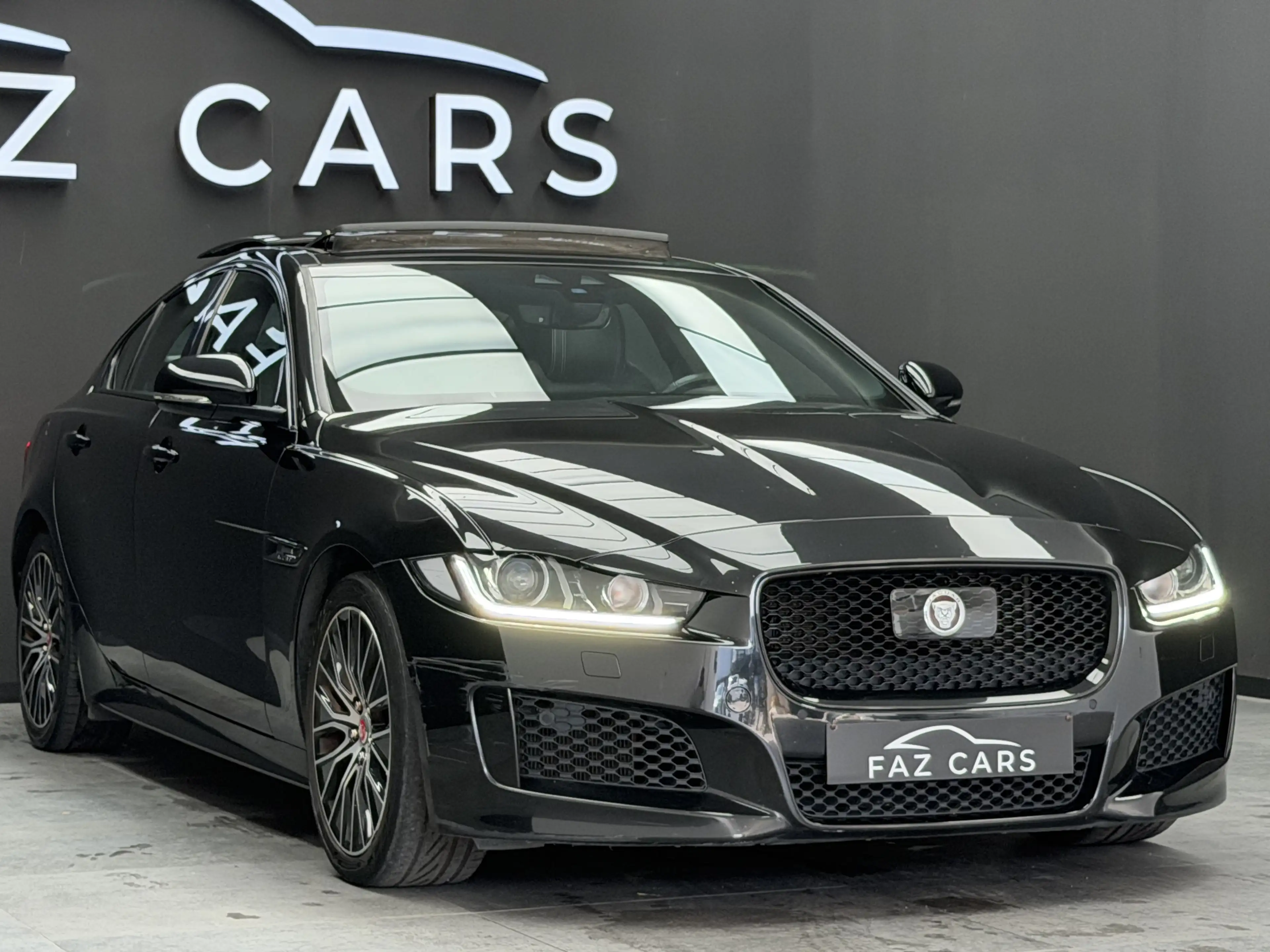 Jaguar XE 2.0 T Landmark Edition * 1ER PROP + CUIR + GPS * — photo 4