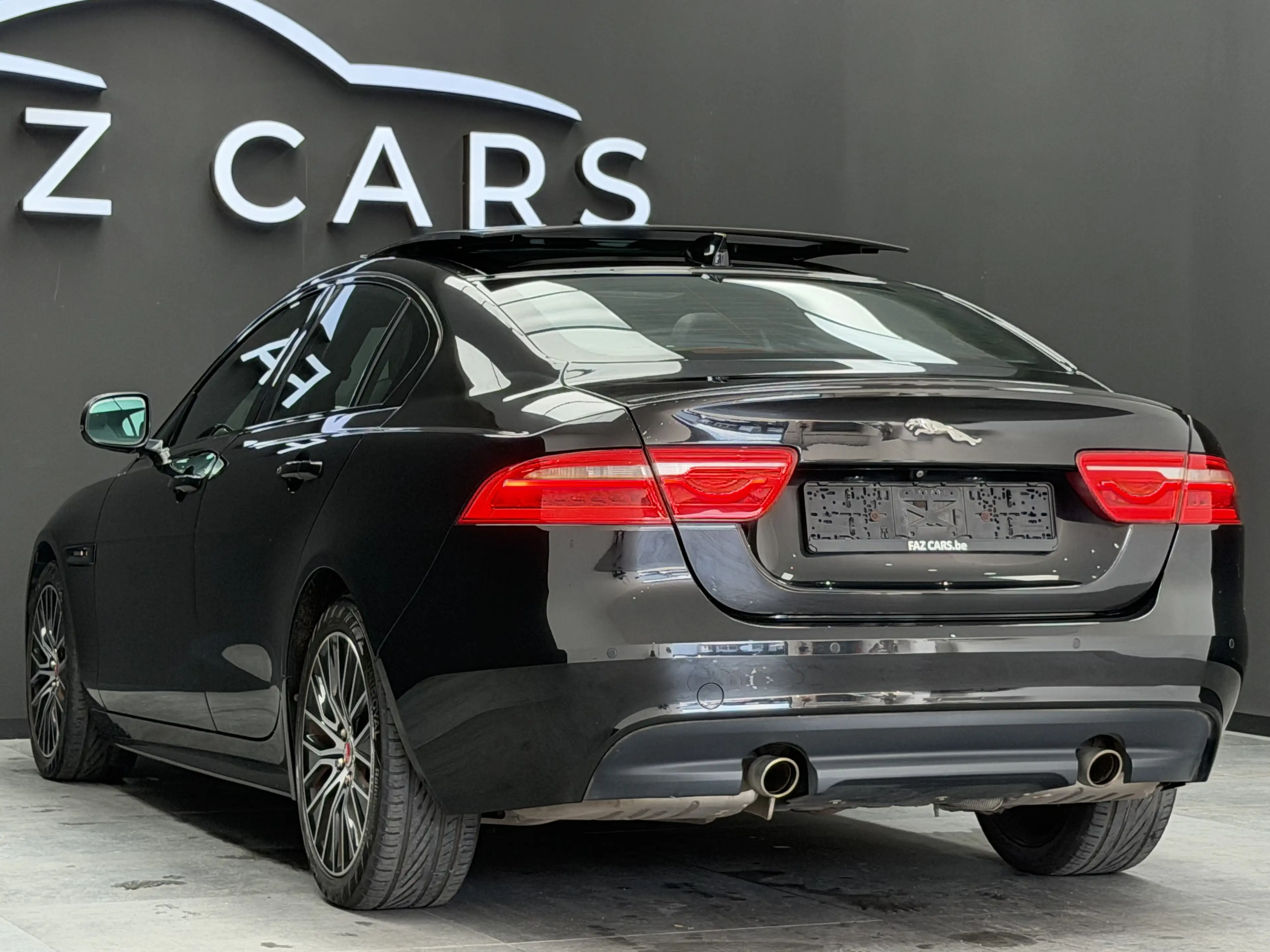 Jaguar XE 2.0 T Landmark Edition * 1ER PROP + CUIR + GPS * — photo 7