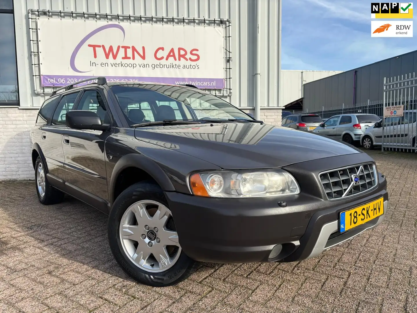 Volvo XC70 2.5 T Summum LEER AIRCO YOUNGTIMER Bruin - 1