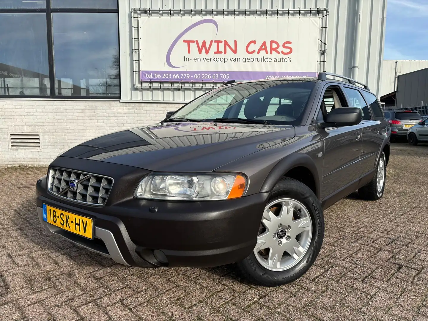 Volvo XC70 2.5 T Summum LEER AIRCO YOUNGTIMER Bruin - 2