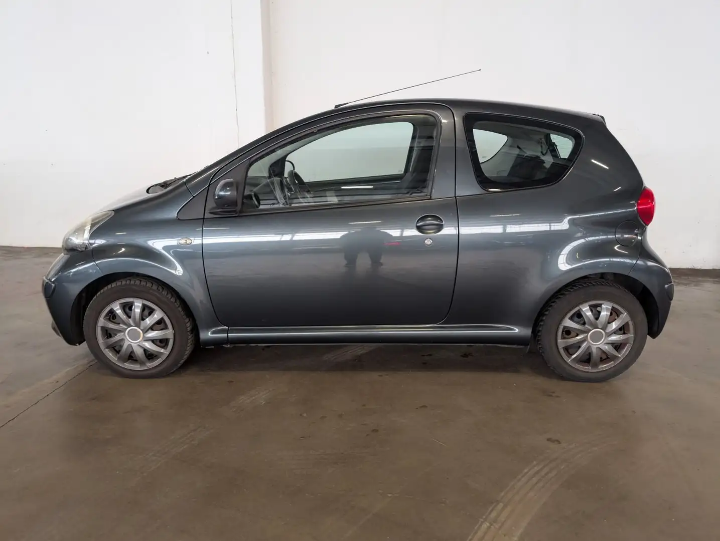 Toyota Aygo AYGO Cool Gris - 2
