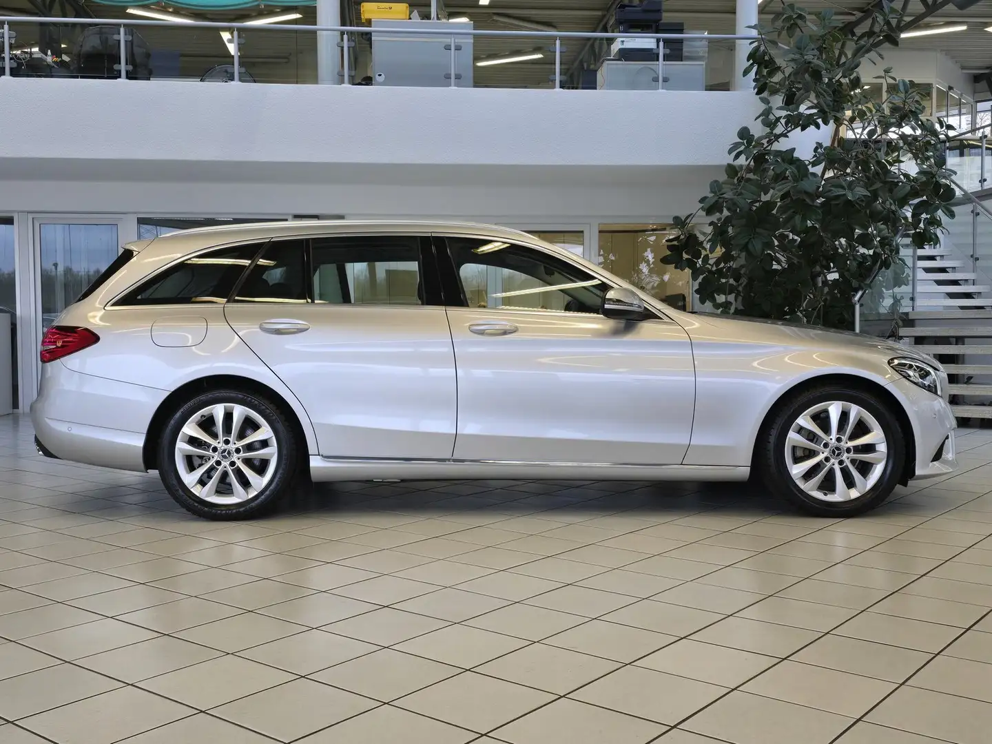 Mercedes-Benz C 200 T Avantgarde STANDHEIZUNG+KAMERA+LED+NAVI+ Silber - 2