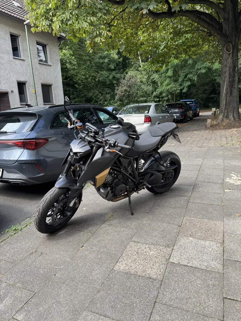 KTM 1290 Super Duke R - 1