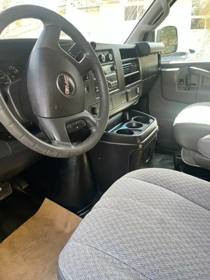 GMC Savana снимка GMC Savana