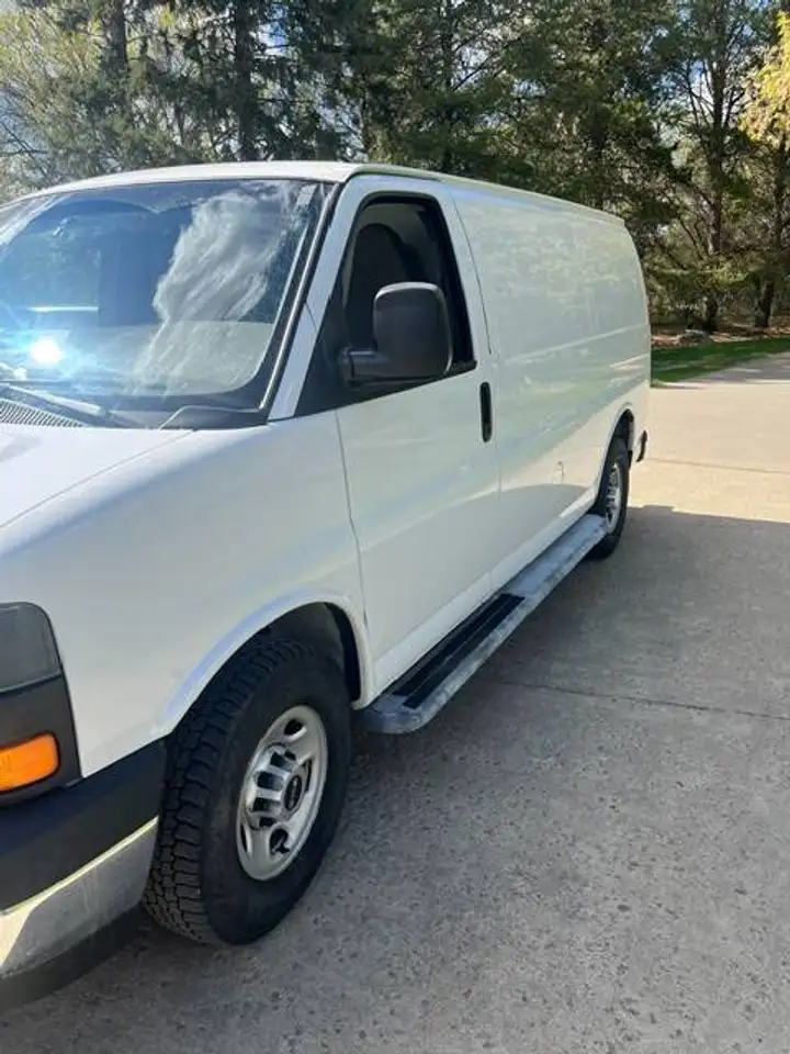 GMC Savana снимка GMC Savana