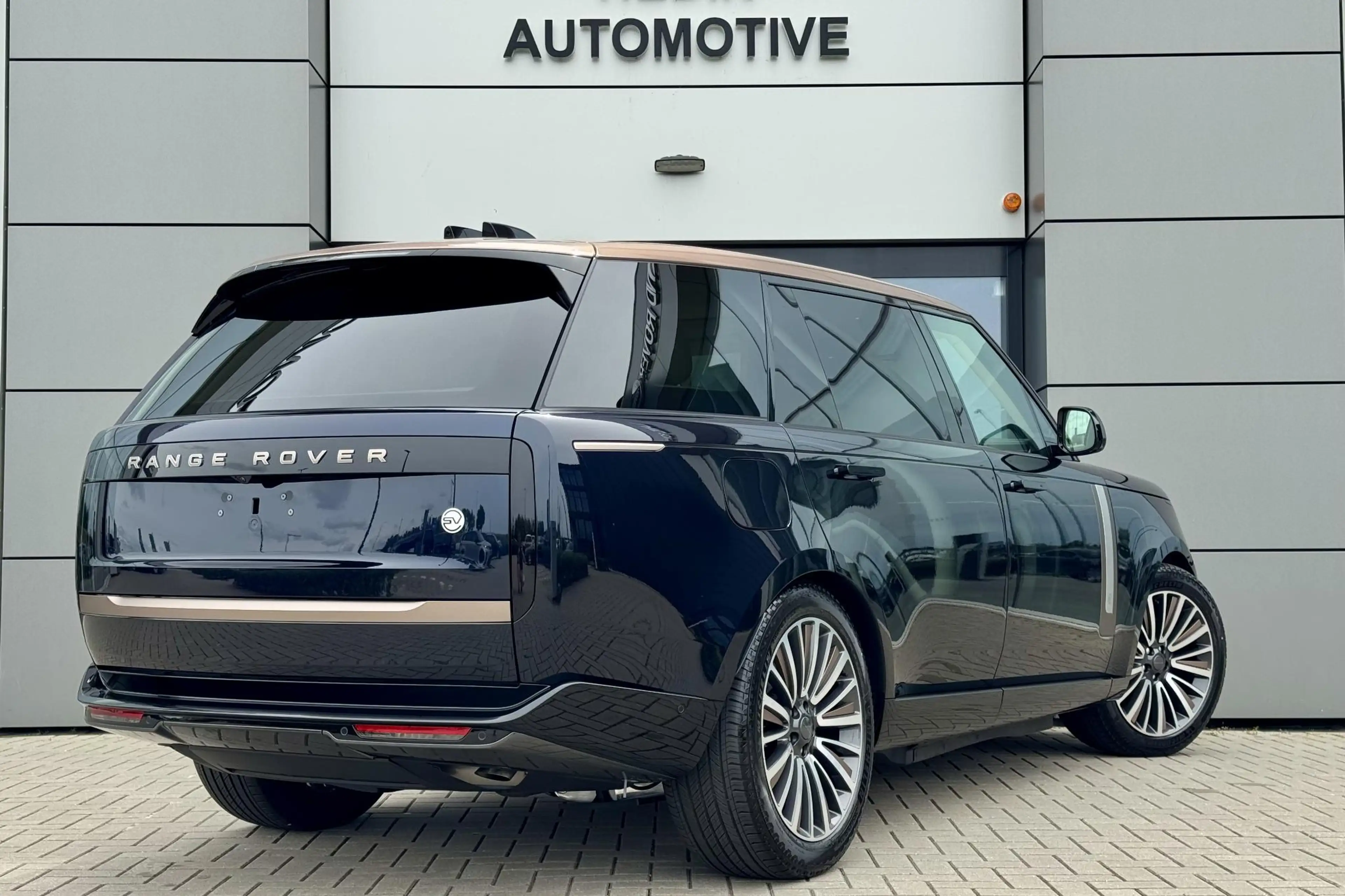 Land Rover Range Rover P460e LWB SV l 1st Class Seats l SV Serenity l Con — photo 2
