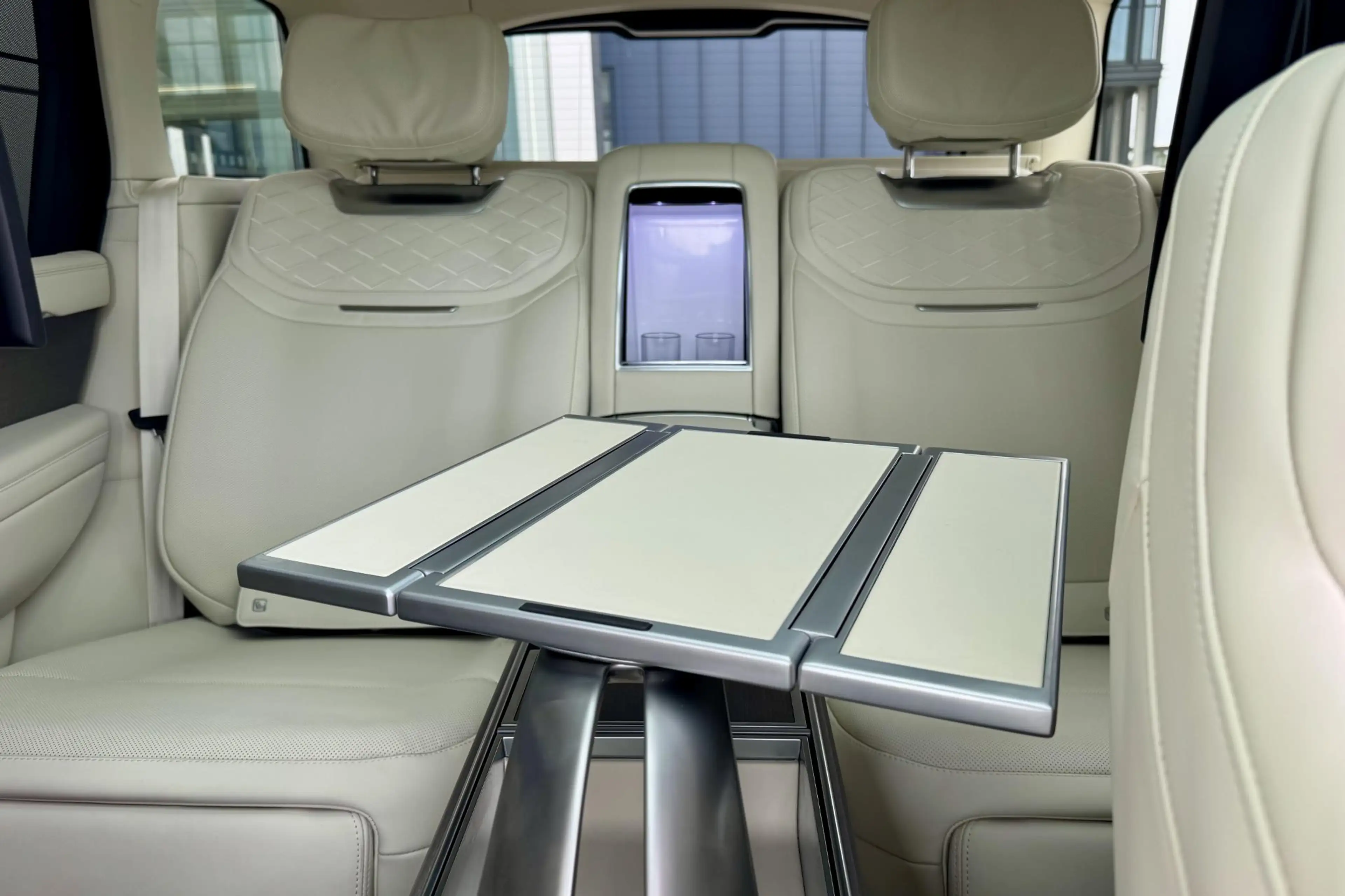 Land Rover Range Rover P460e LWB SV l 1st Class Seats l SV Serenity l Con — photo 3