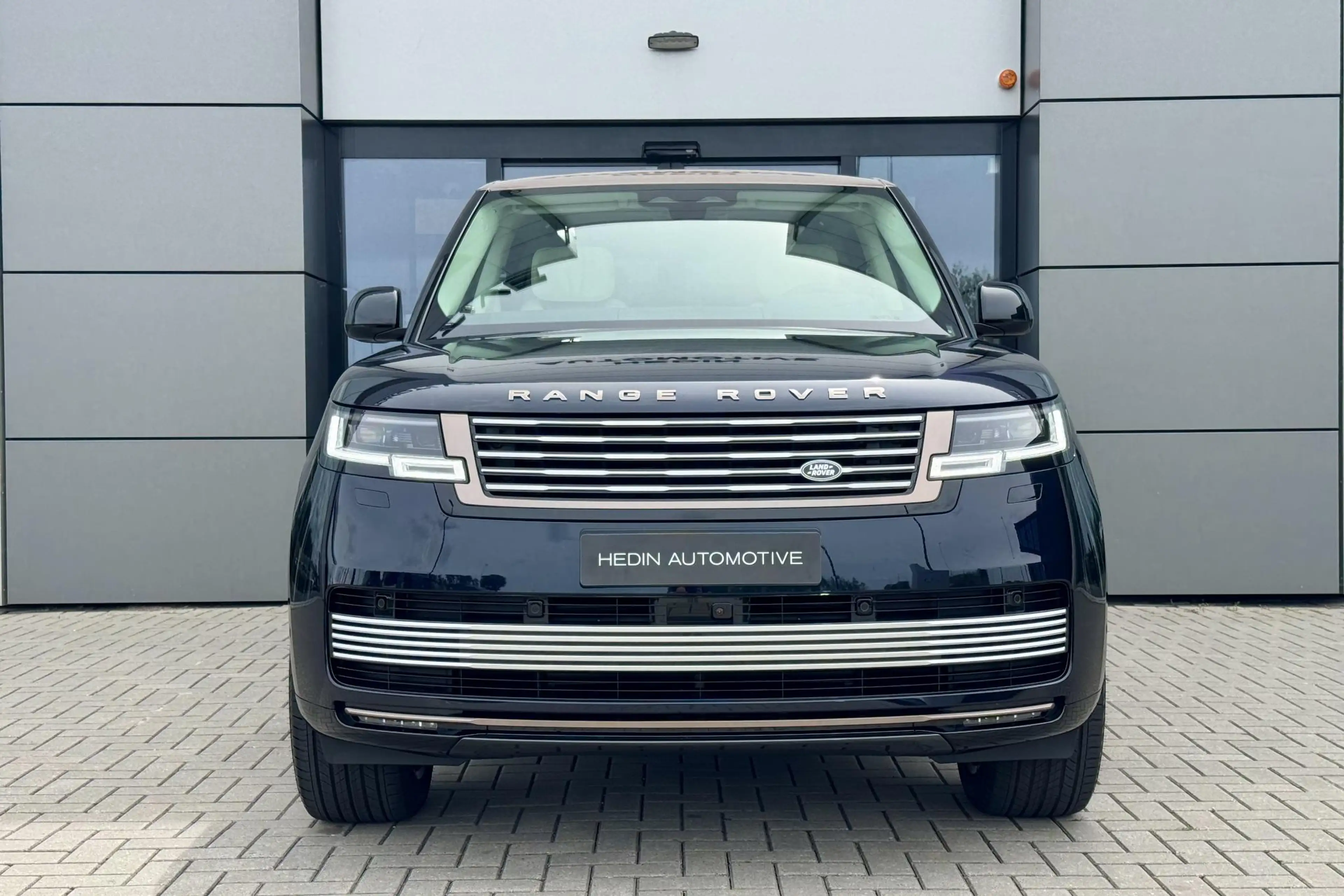 Land Rover Range Rover P460e LWB SV l 1st Class Seats l SV Serenity l Con — photo 6
