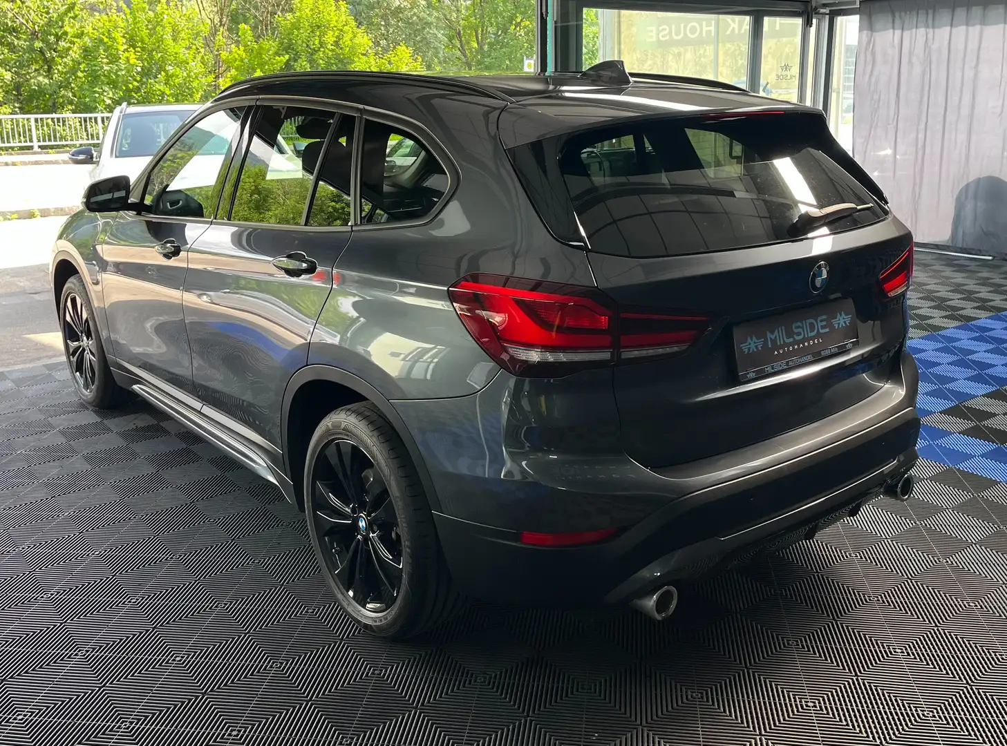 BMW X1 Ambiente, PANO, AHK, LED Gris - 2