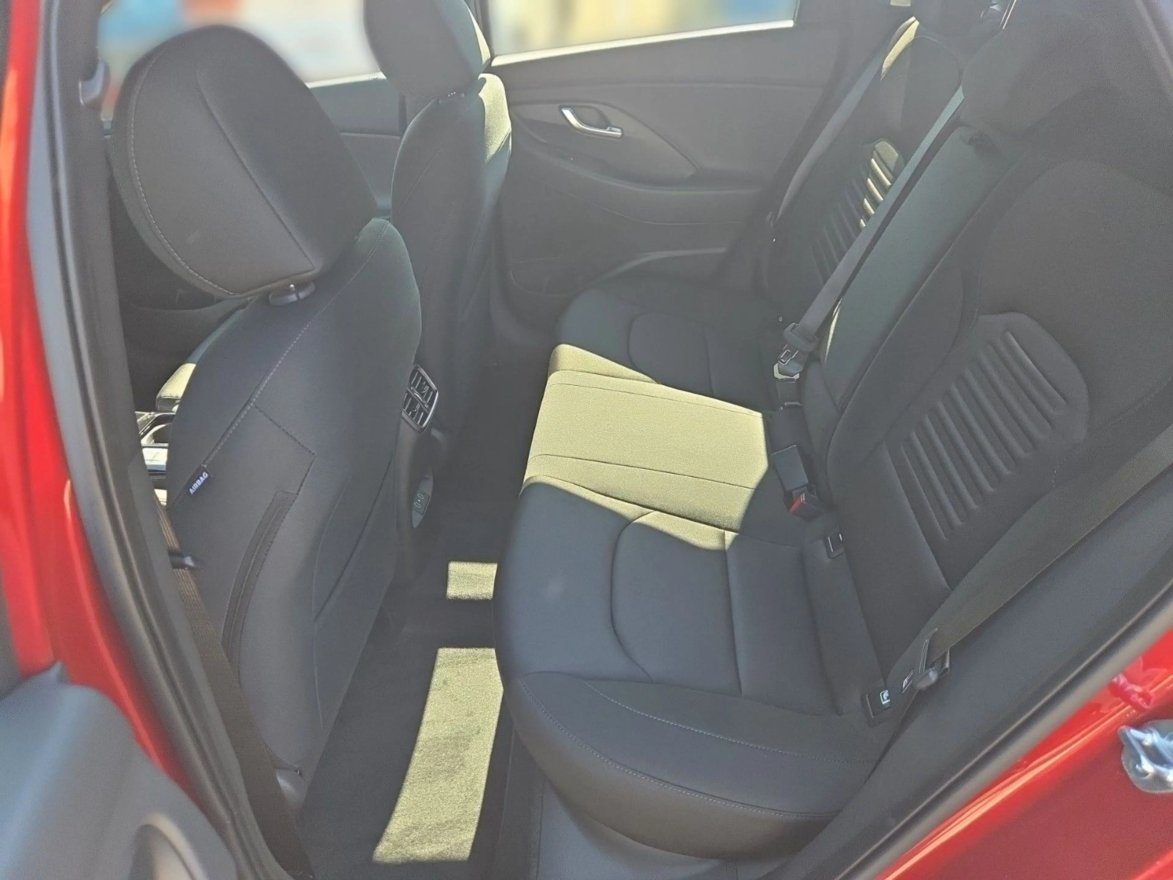 Hyundai i30 Advantage Mild-Hybrid 140PS Automatik *NAVI* — photo 11
