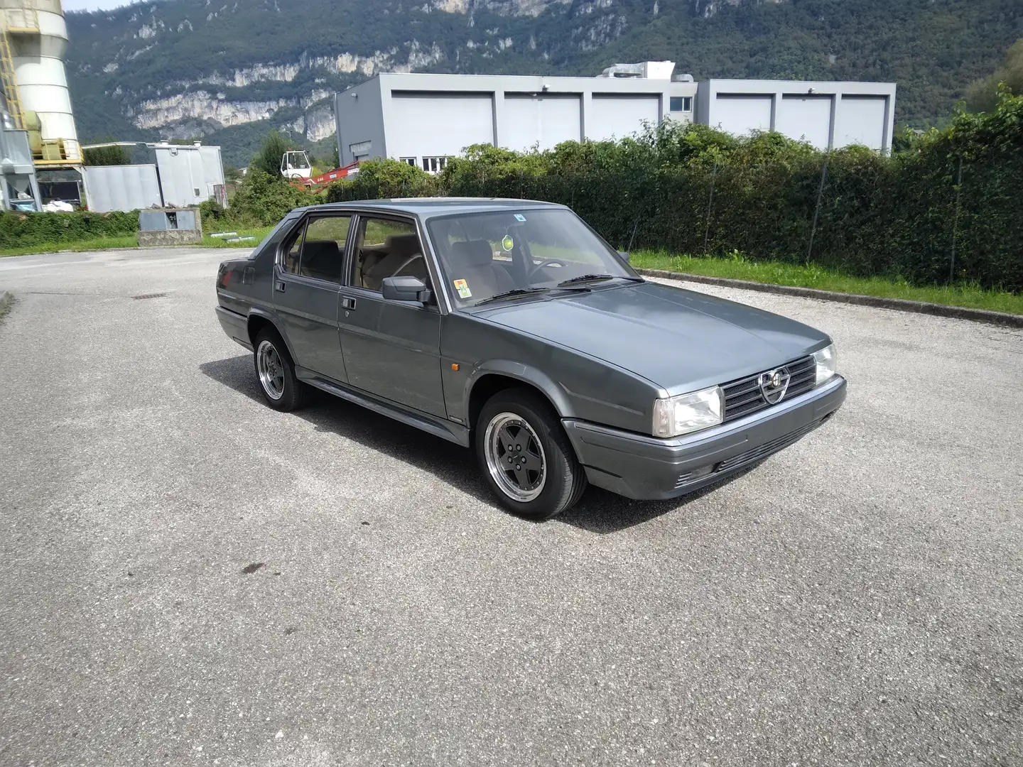 Alfa Romeo 90 Alfa 90 2.5i Quadrifoglio Oro Zender kit Šedá - 2
