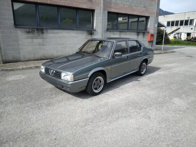 Alfa Romeo 90 Alfa 90 2.5i Quadrifoglio Oro Zender kit