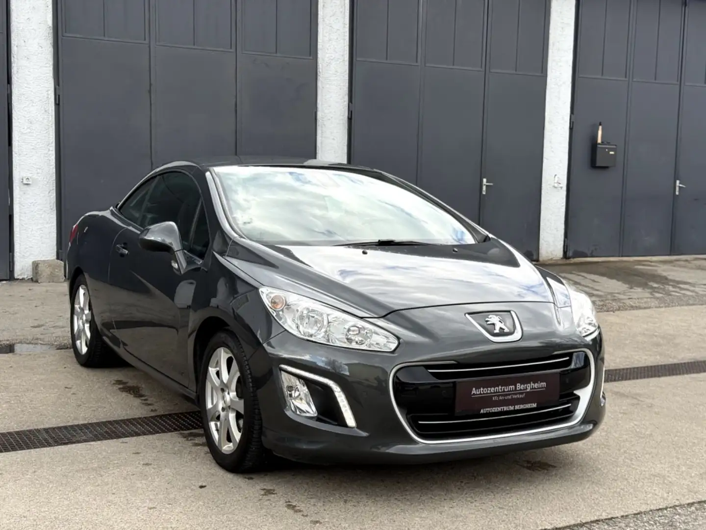 Peugeot 308 CC Allure 1,6 16V THP Grau - 1