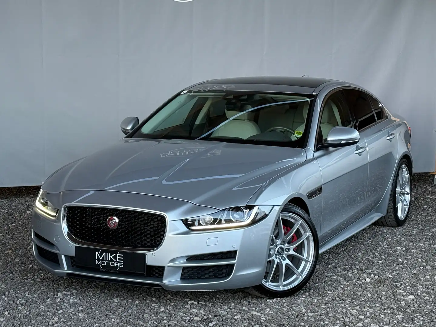 Jaguar XE 20d Portfolio Aut. Silber - 2