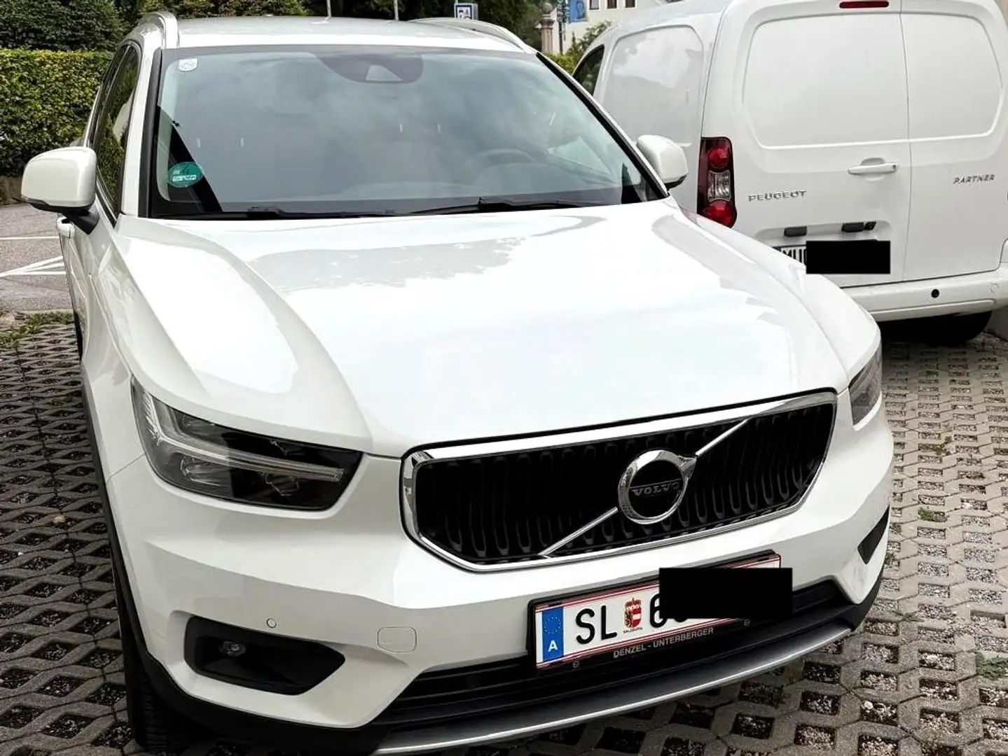 Volvo XC40 XC40 D4 Momentum Pro AWD Geartronic Momentum Pro Weiß - 2