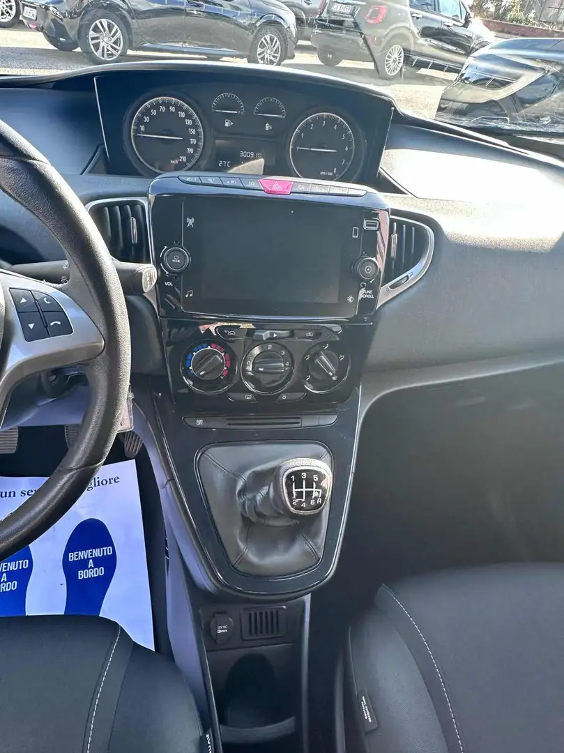 Lancia Ypsilon 1.0 FireFly 5 porte S&S Hybrid Gold PREZZO VERO! Nero - 2
