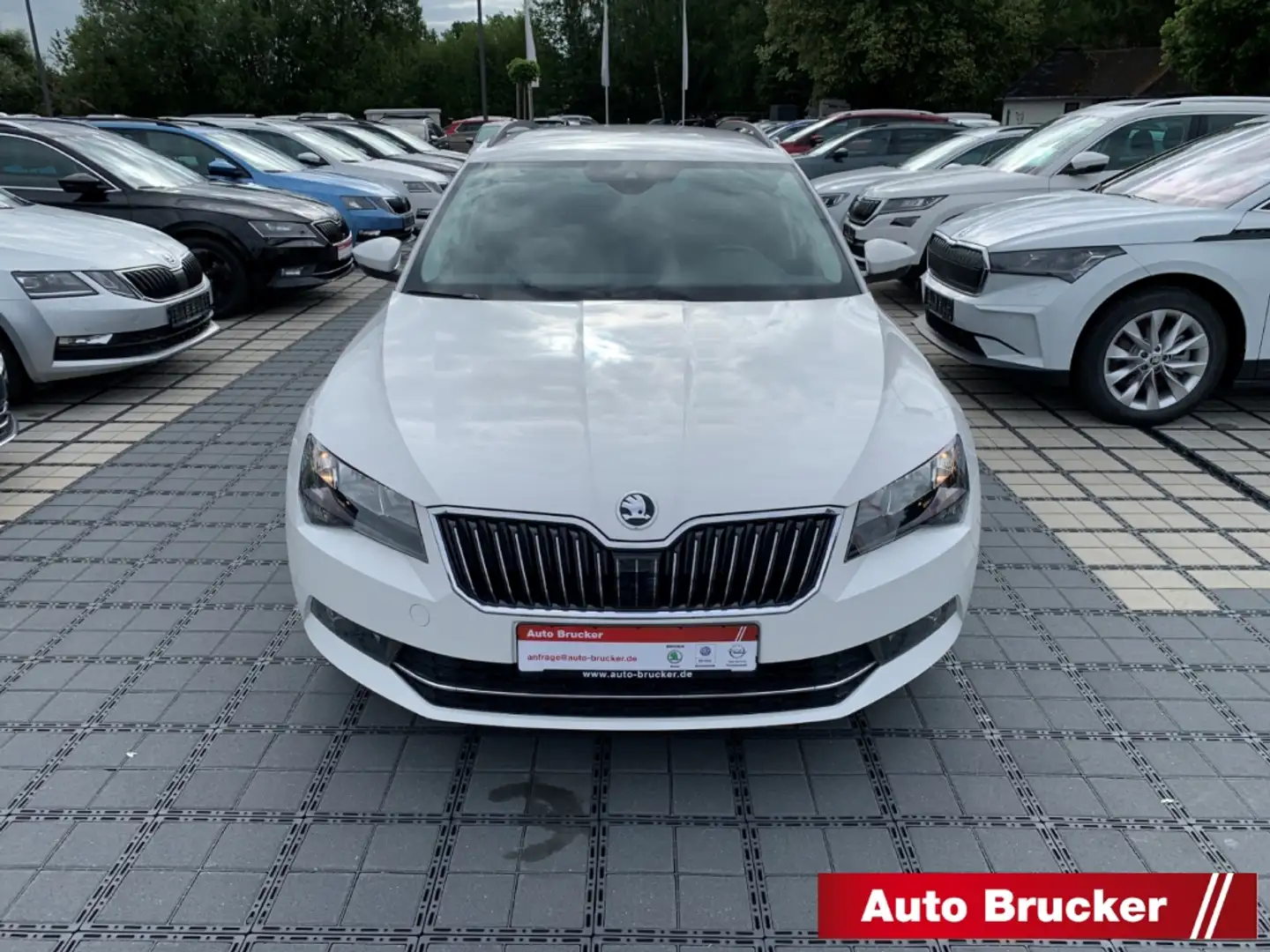 Skoda Superb Combi Ambition 2.0 TDI Alu Navi Klimaautomatik Weiß - 2
