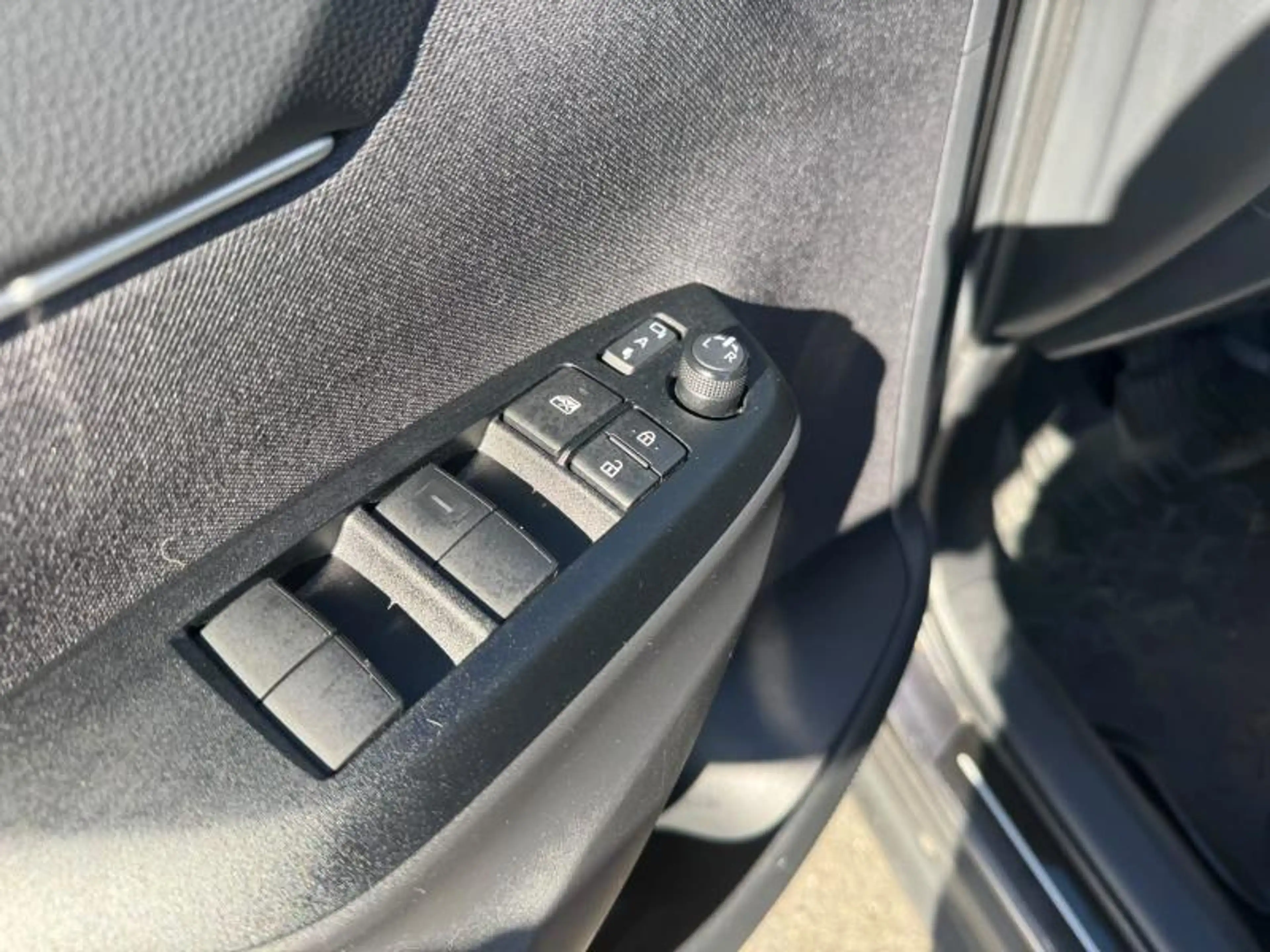 Toyota Yaris Cross 1.5  HEV 2WD CVT Dynamic — photo 8