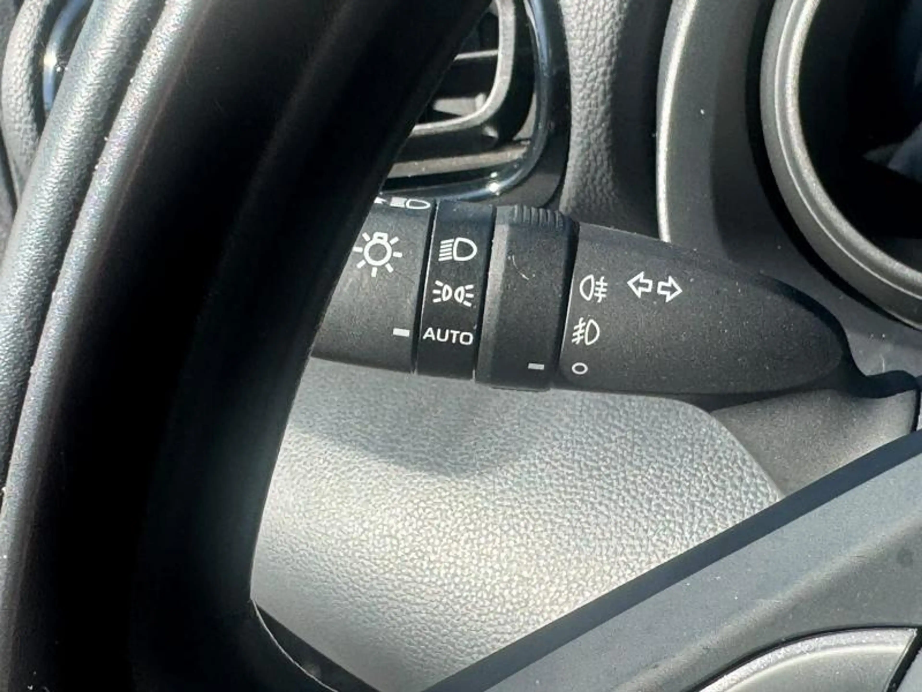 Toyota Yaris Cross 1.5  HEV 2WD CVT Dynamic — photo 9
