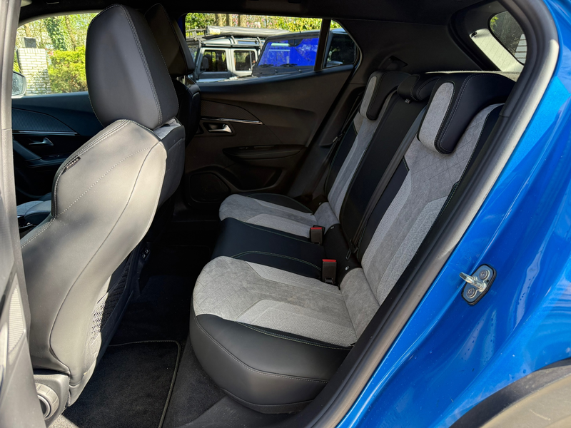 Peugeot e-2008 EV GT Pack 50 kWh 3-Fase|SoH 88.7%|Keyless|navi|18 — photo 9