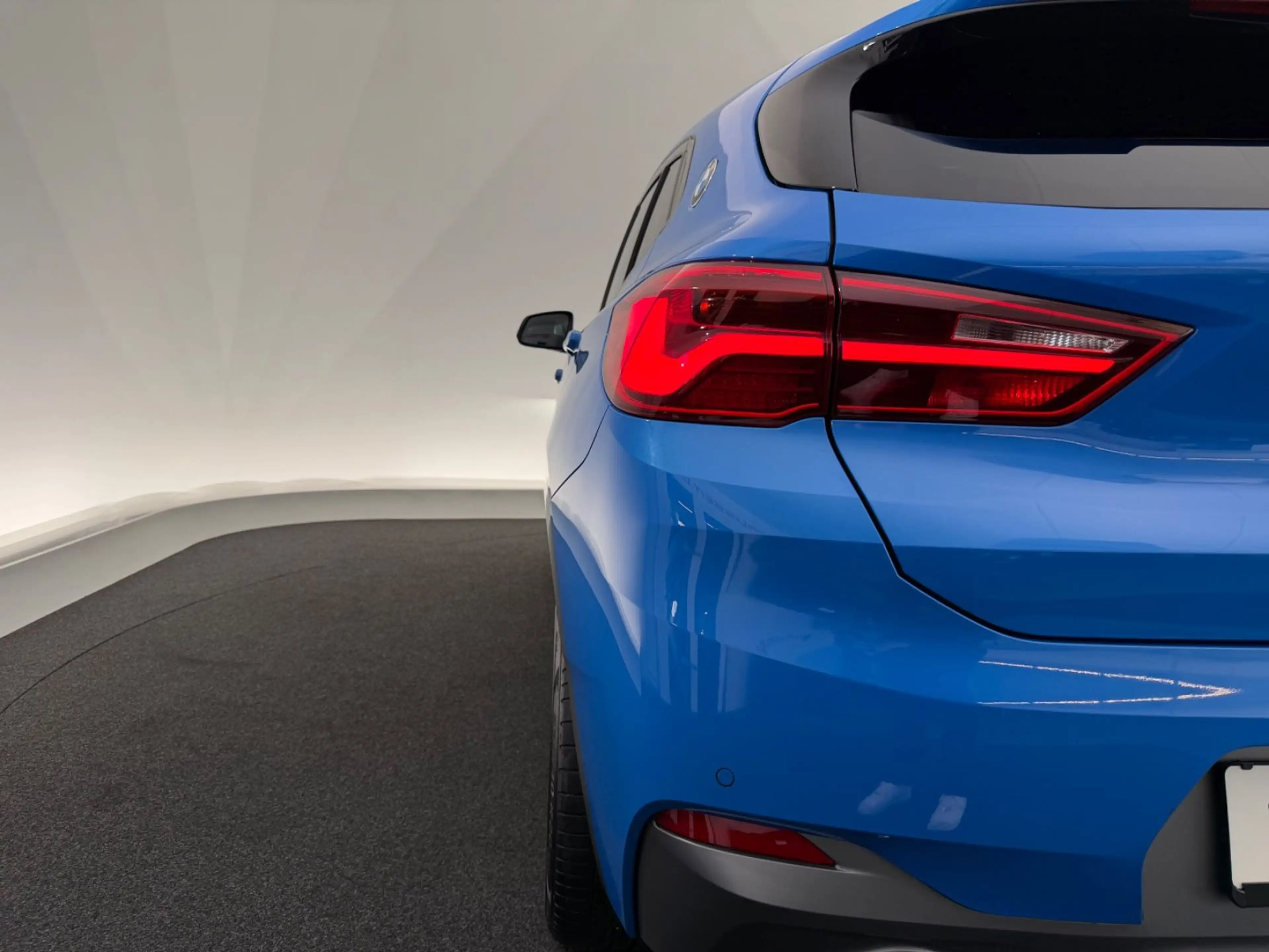 BMW X2 sDrive18d*M SPORT X*LED-R.KAM-HiFi-ACC-HUD-20 — photo 10