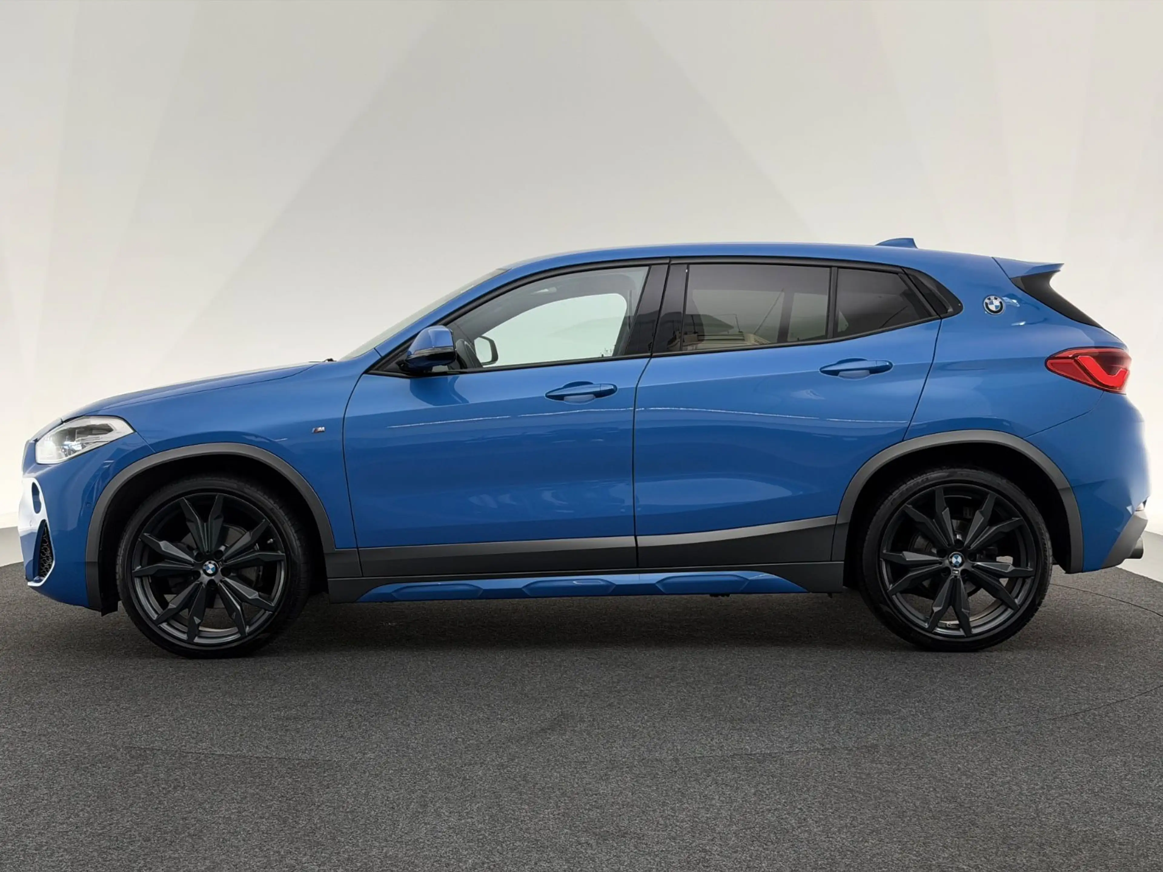 BMW X2 sDrive18d*M SPORT X*LED-R.KAM-HiFi-ACC-HUD-20 — photo 4