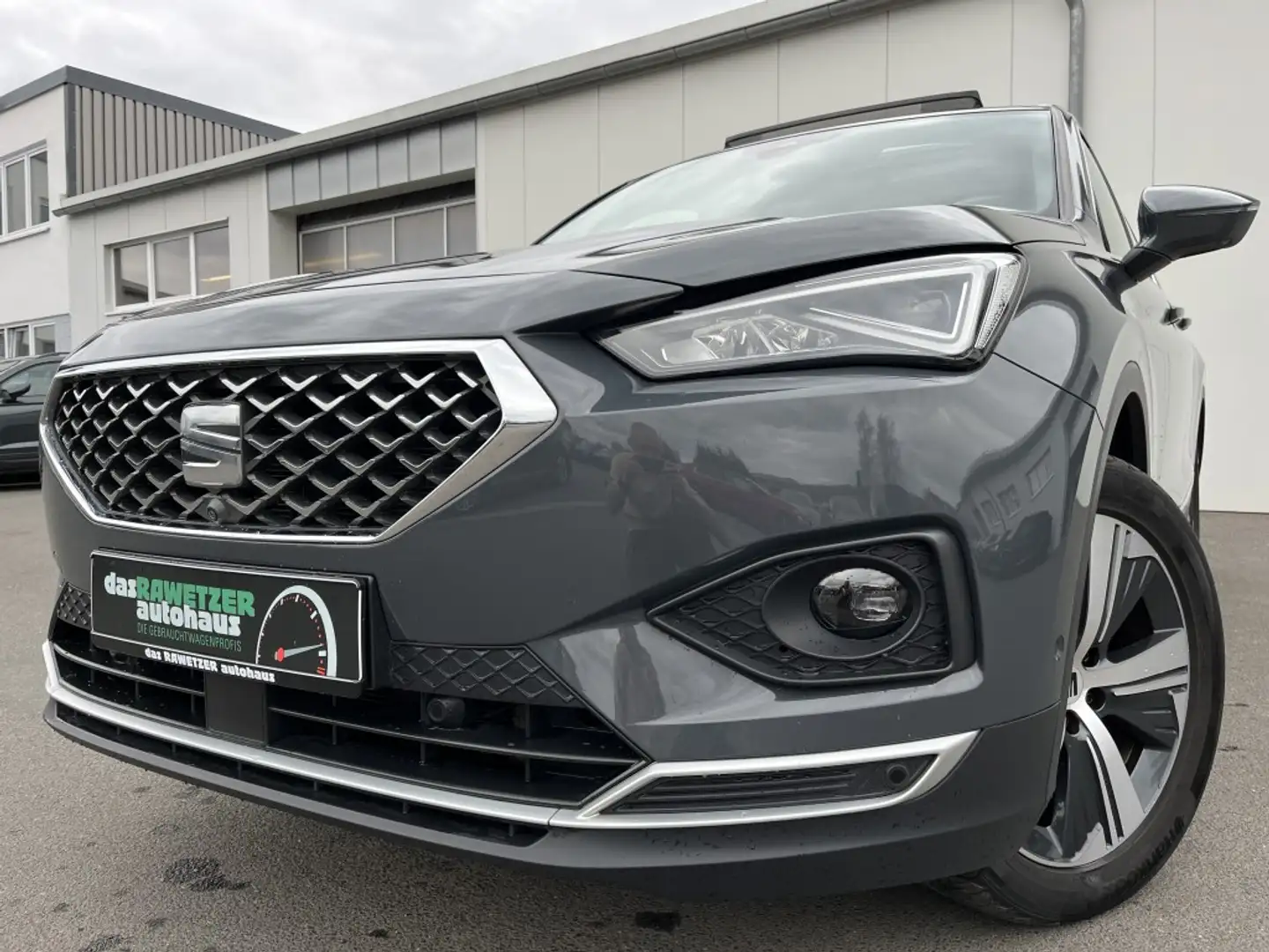 SEAT Tarraco 2.0 TDI DSG Xcellence AHK STHZ Panorama Digital Co Grau - 1