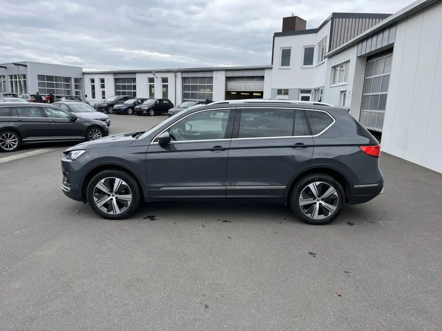 SEAT Tarraco 2.0 TDI DSG Xcellence AHK STHZ Panorama Digital Co Grau - 2