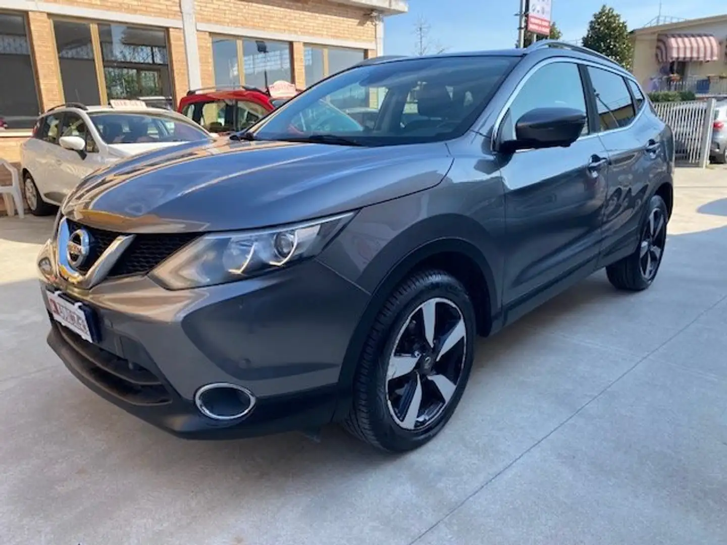 Nissan Qashqai Qashqai 1.6 dci Tekna 2wd 130cv Grijs - 1