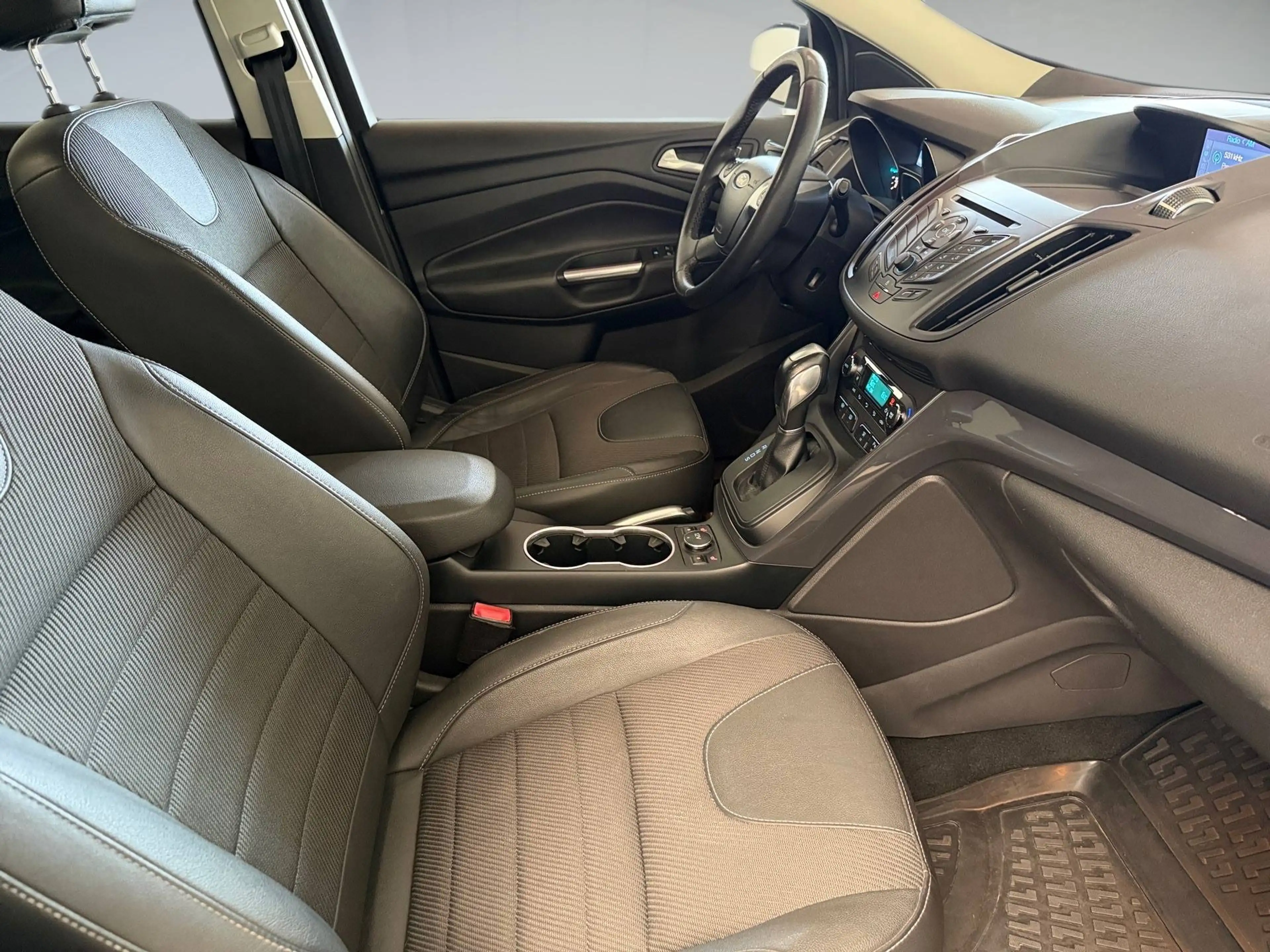 Ford Kuga Titanium ST-Line 2.0D 4WD — photo 10