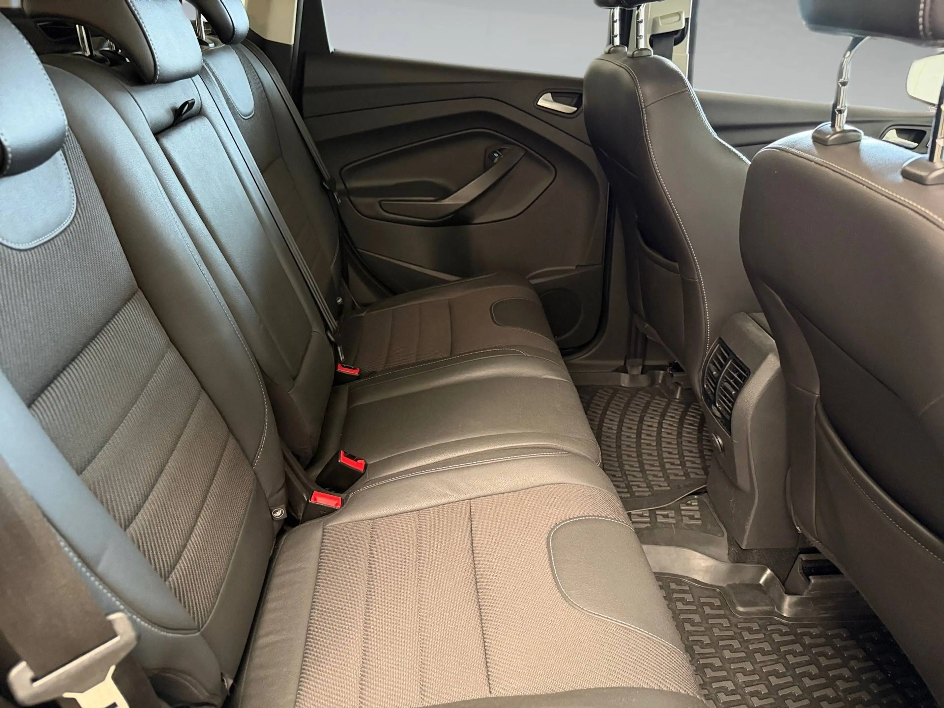 Ford Kuga Titanium ST-Line 2.0D 4WD — photo 13