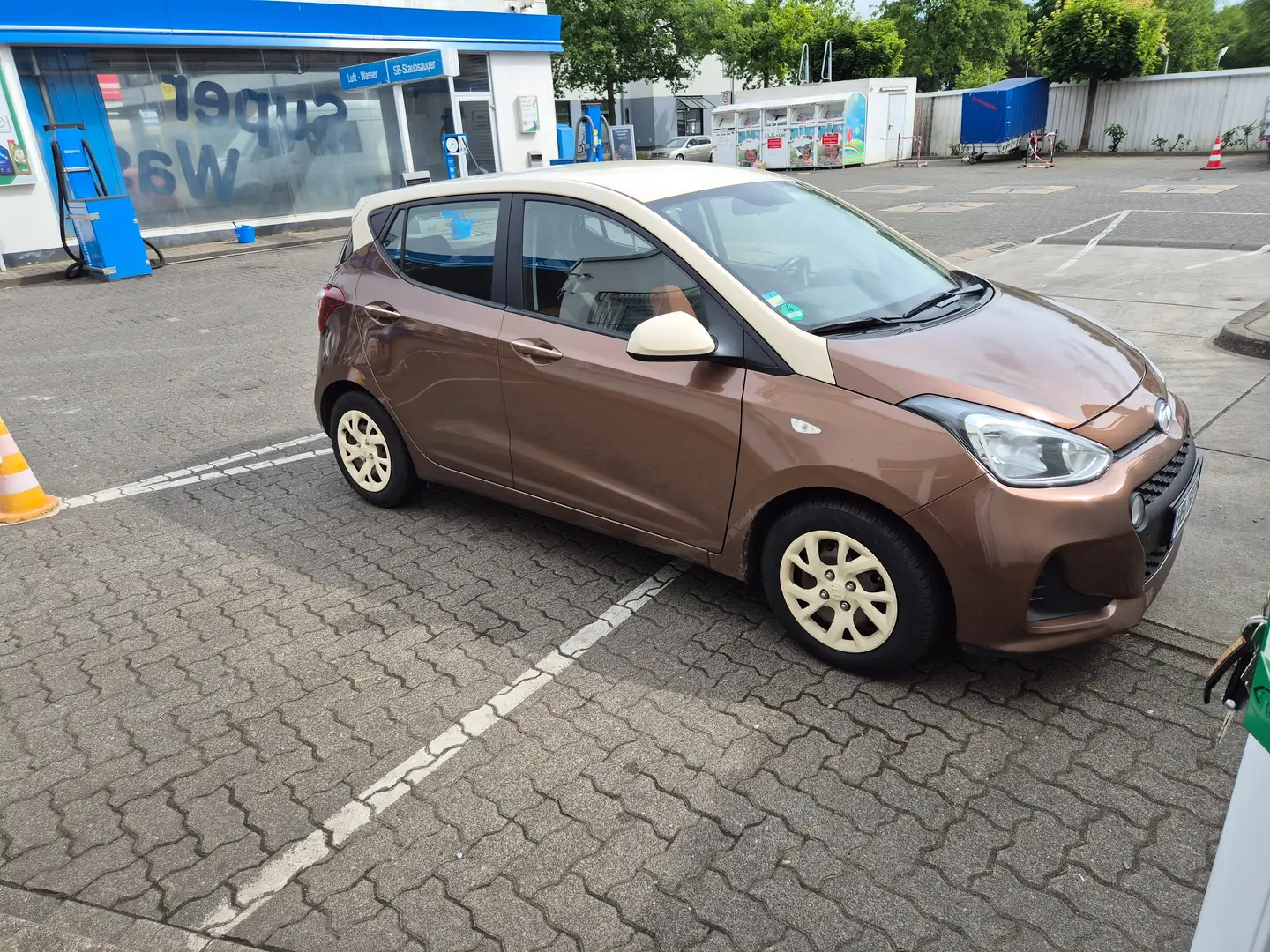 Hyundai i10 i10 1.2 Trend Brown - 1