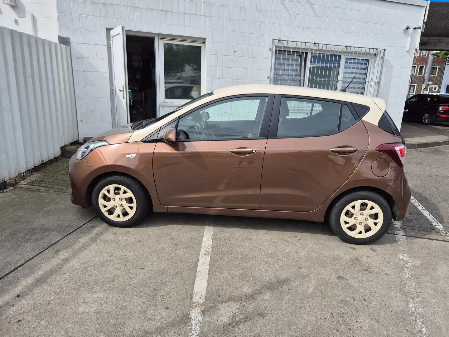 Hyundai i10 i10 1.2 Trend Brown - 2