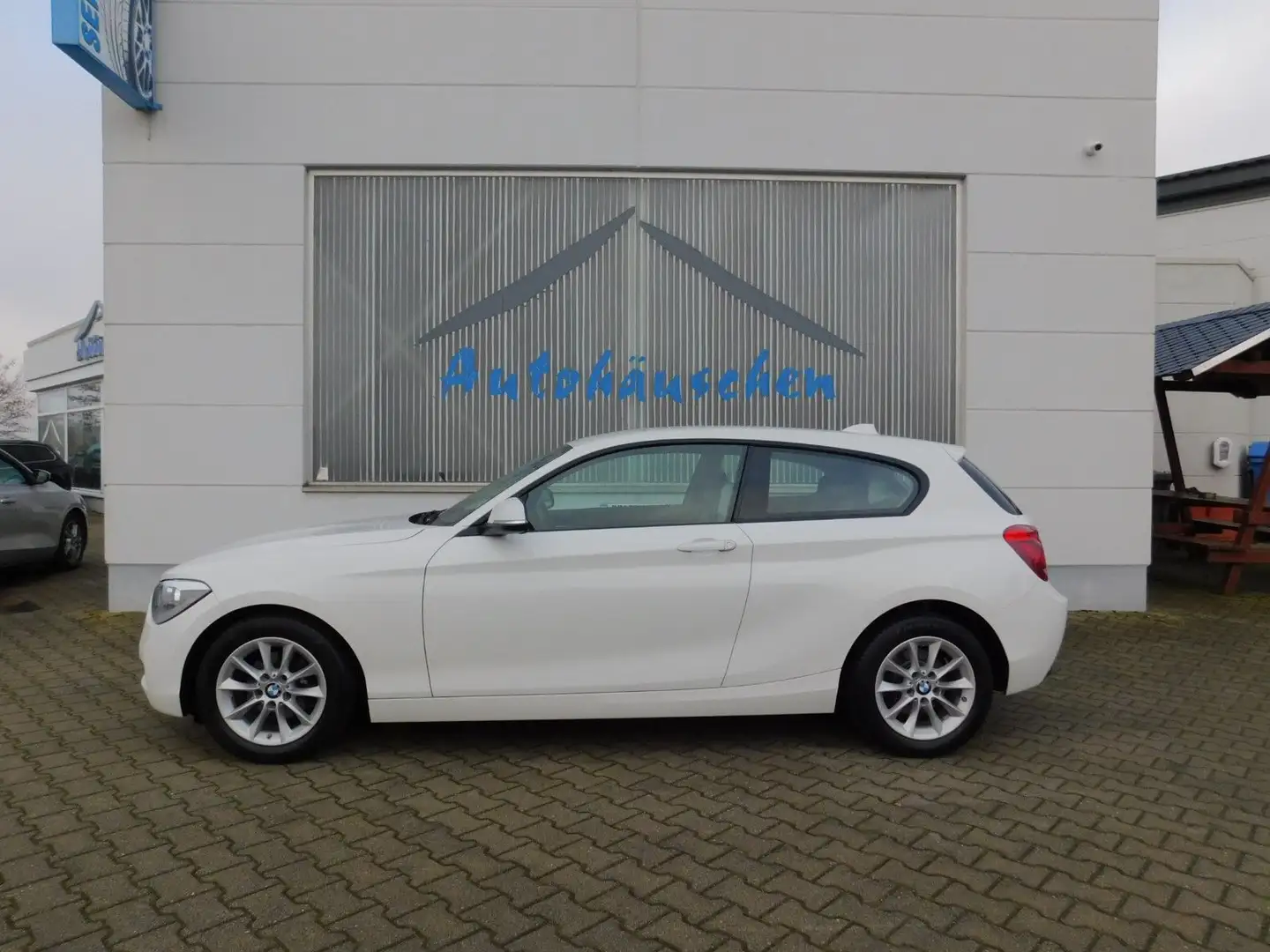 BMW 114 i Urban Line Teilleder/PDC/Sitzheizung/EURO6 Weiß - 2