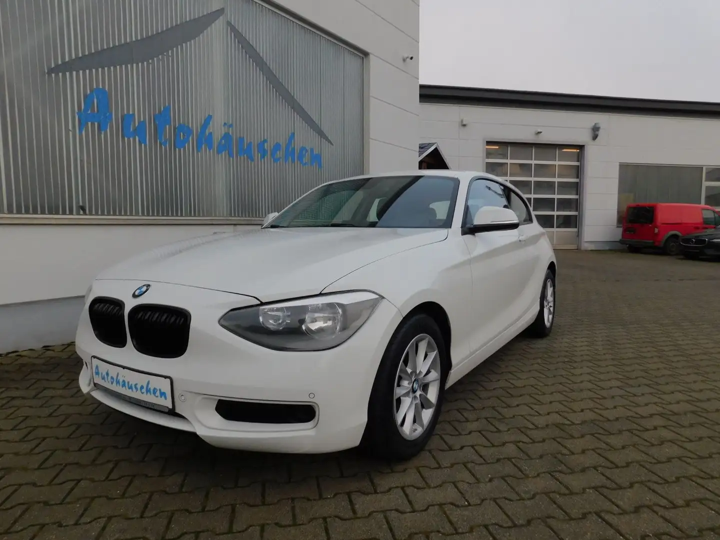 BMW 114 i Urban Line Teilleder/PDC/Sitzheizung/EURO6 Weiß - 1