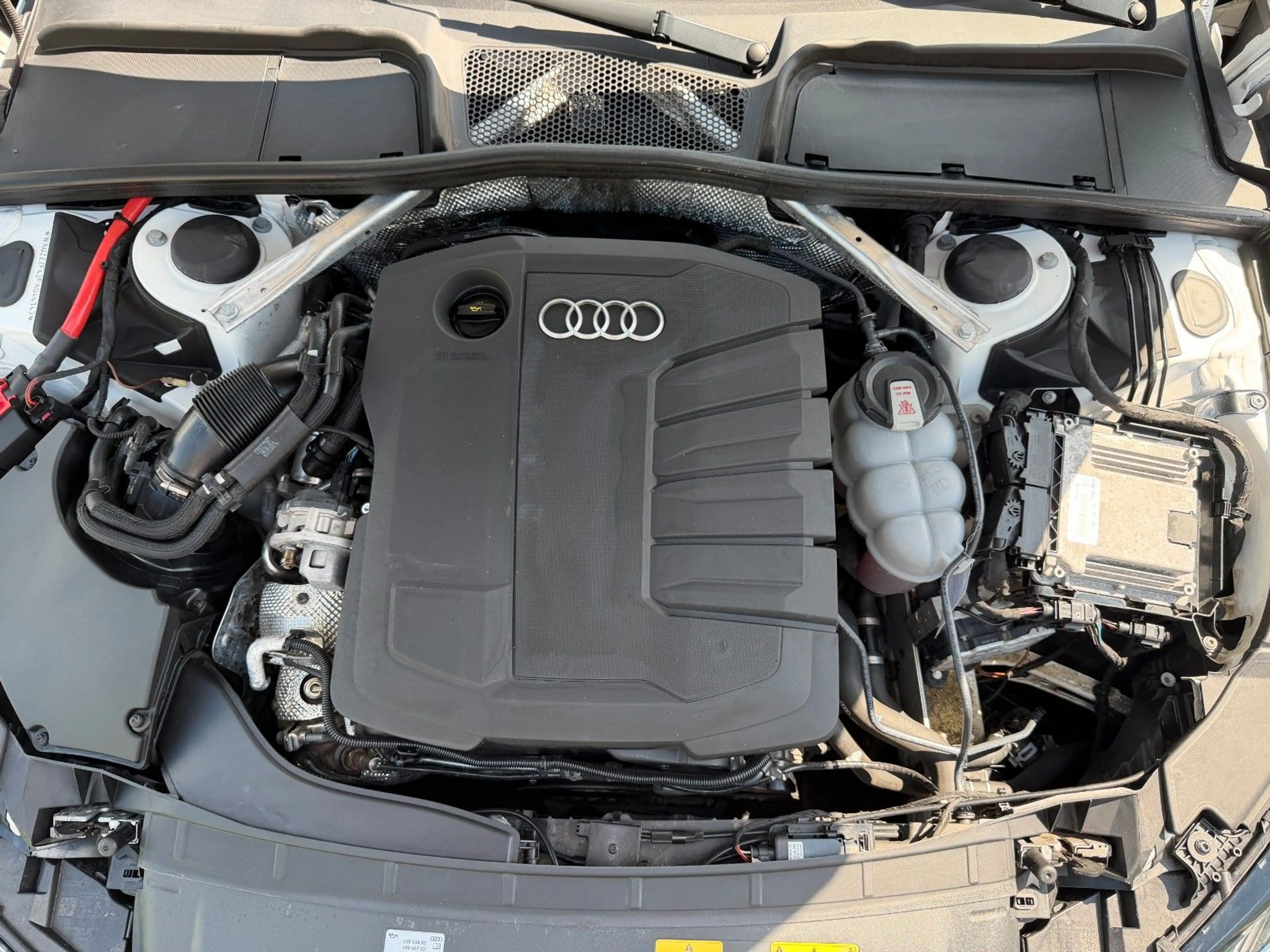 Audi A4 Avant 40 TDI DSG°AHK°LED°NAVI°STANDHZG.° — photo 17