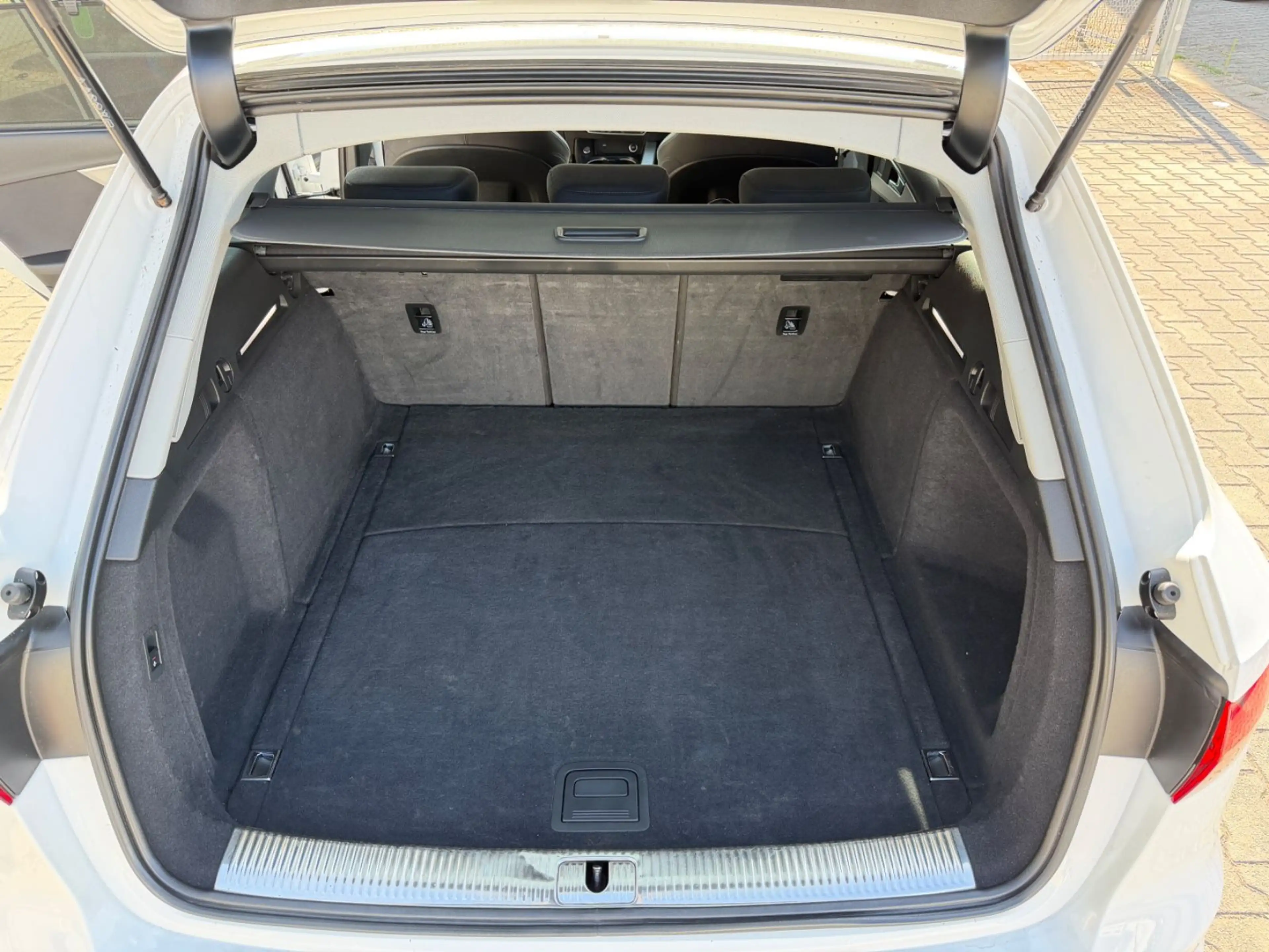 Audi A4 Avant 40 TDI DSG°AHK°LED°NAVI°STANDHZG.° — photo 24